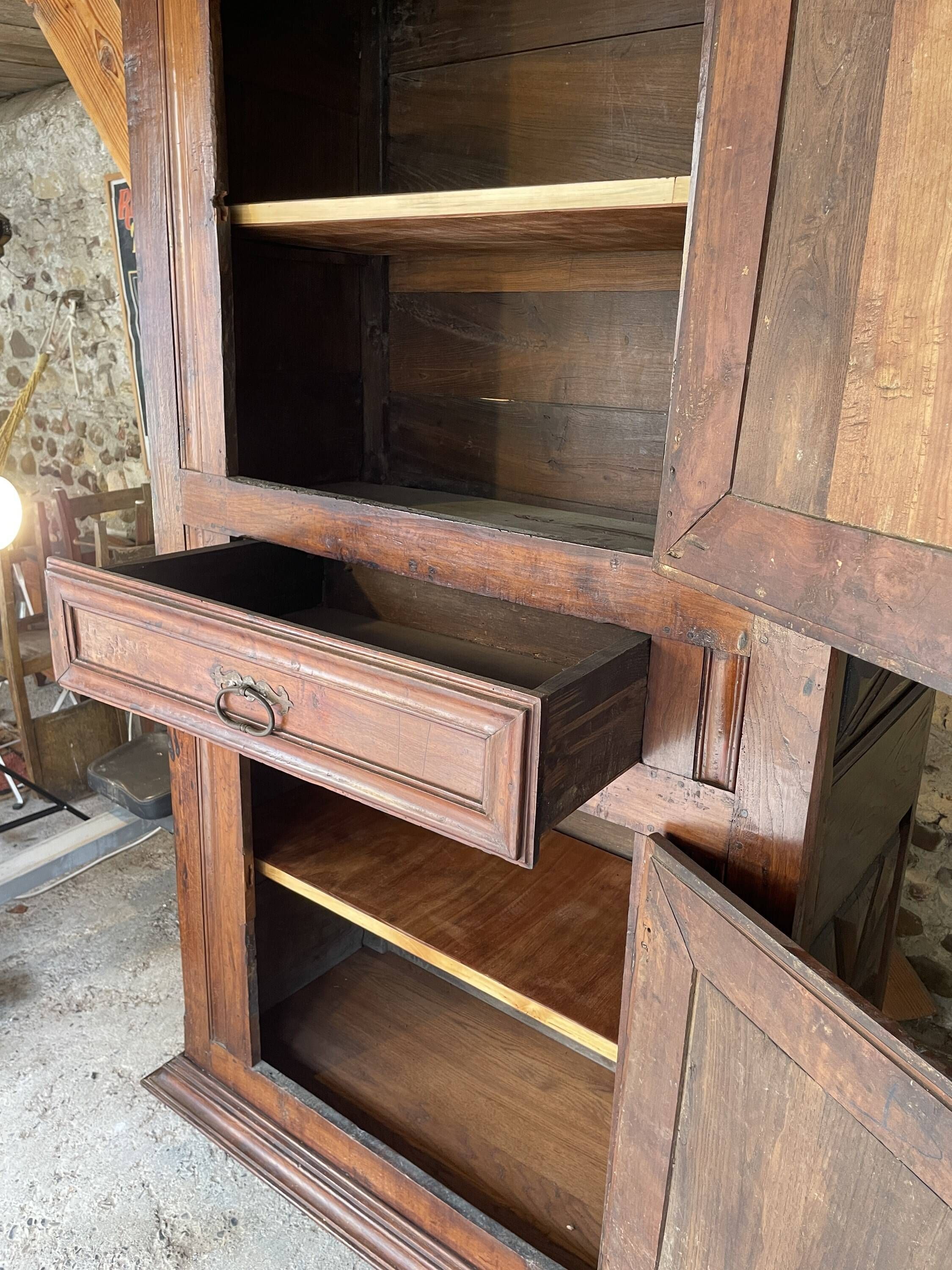 Louis XIII oak wardrobe, diamond points, 17th century