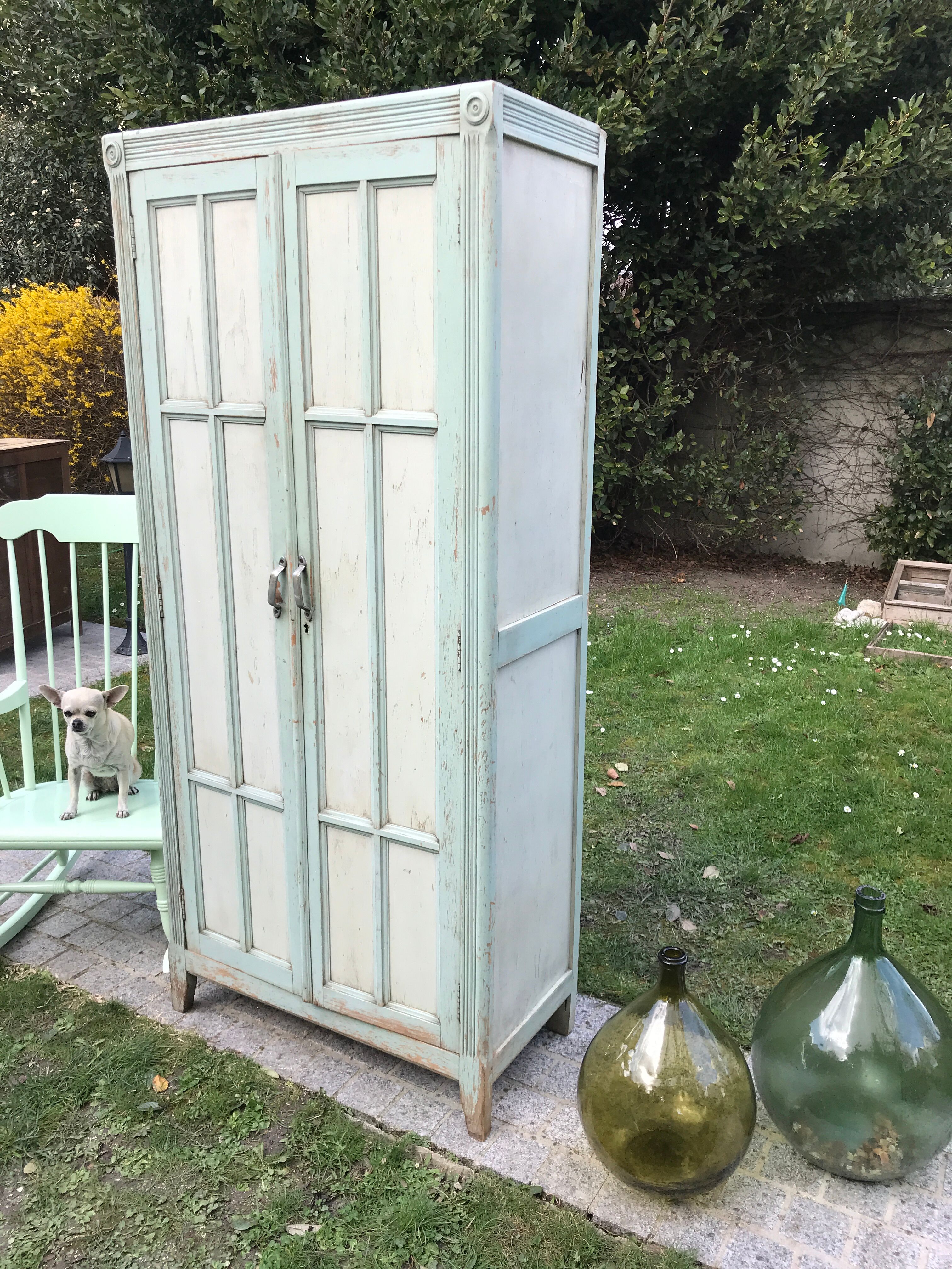Armoire parisienne verte à panneaux vintage 1940/1950