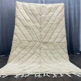 Handcrafted Moroccan rug decorated 250cm x 150cm