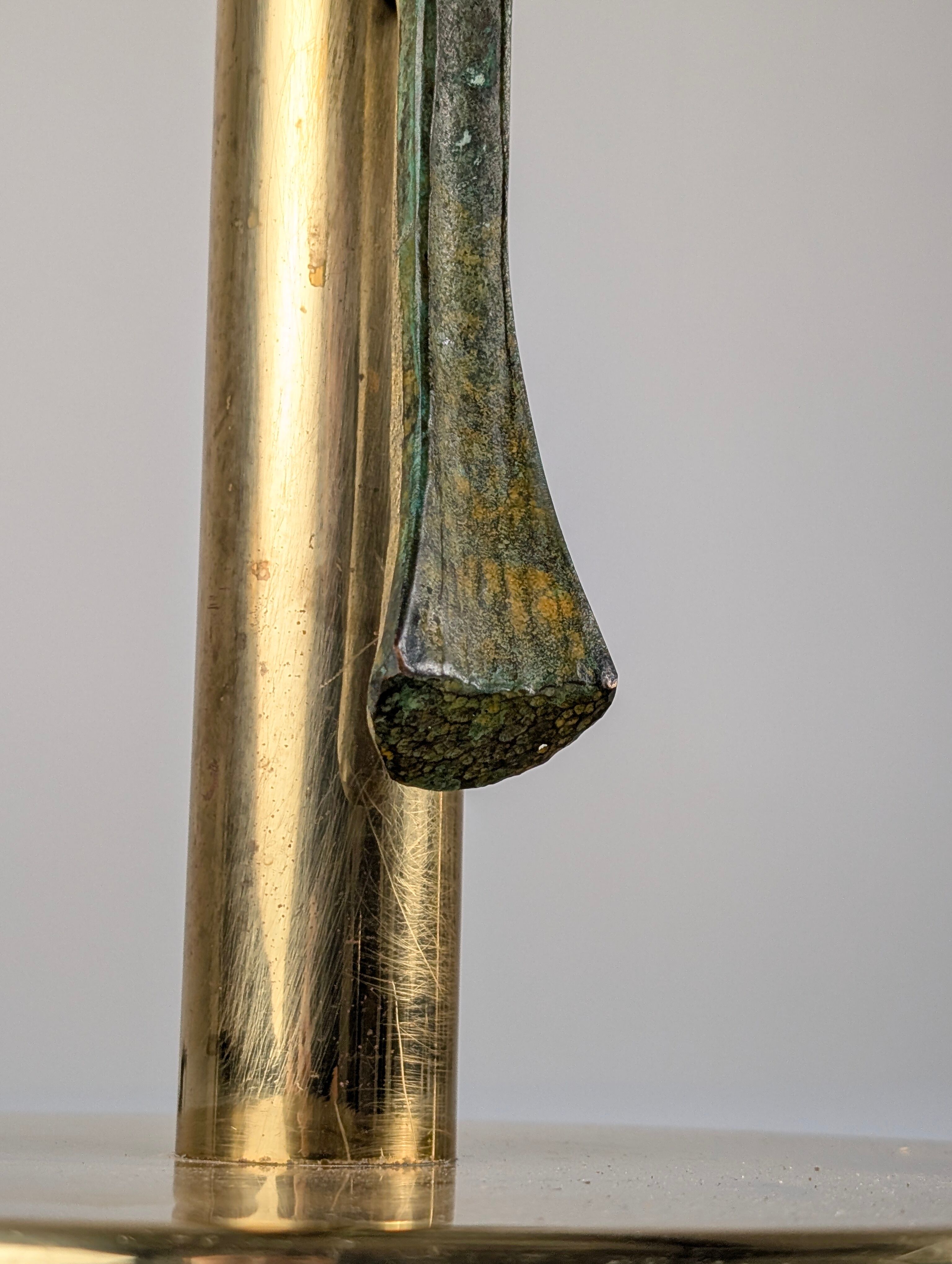 Monumental Valenti table lamp with fan palm leaf in bronze and brass, 1970s