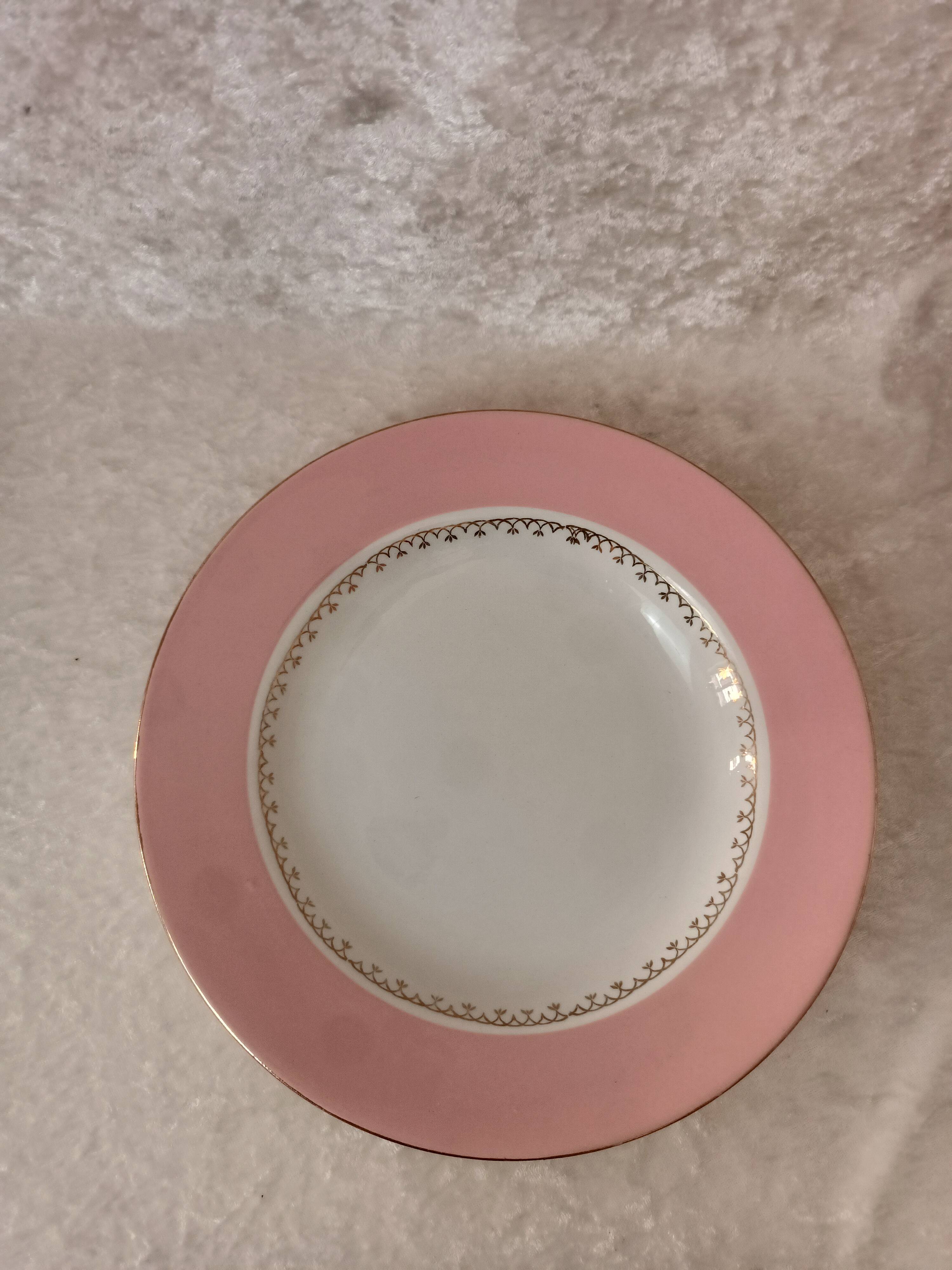 Assiette rose liseré doré L'amandinoise