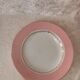 Assiette rose liseré doré L'amandinoise