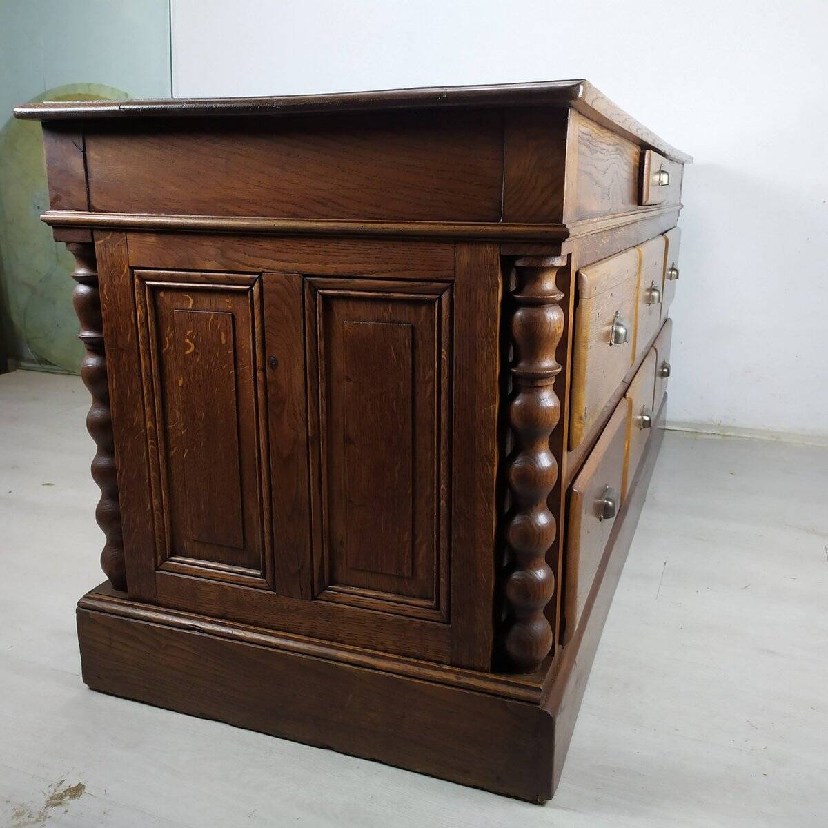 Banque de commerce avec tiroirs en chêne