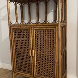 Shelf on wicker legs