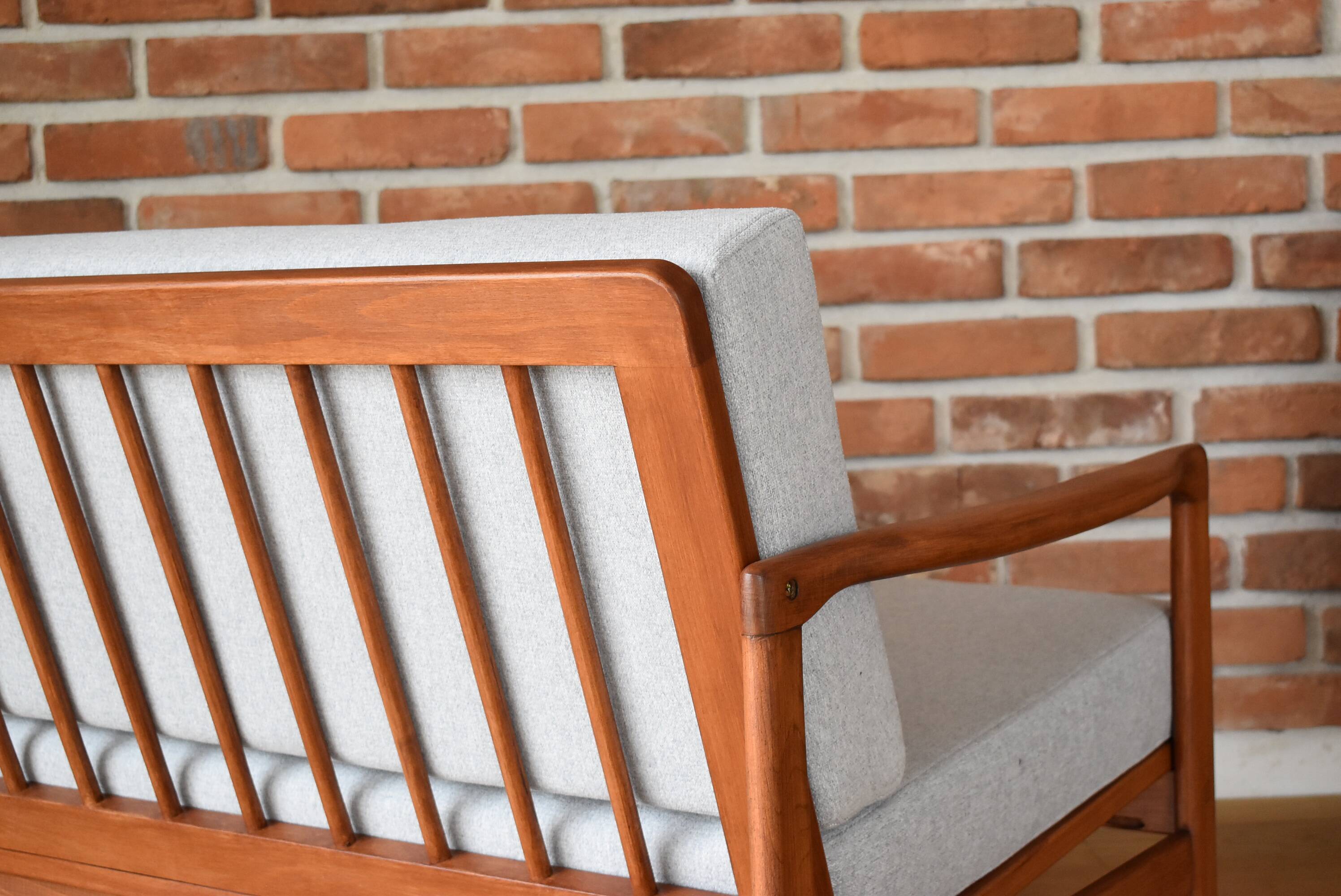 Canapé scandinave deux places, gris clair