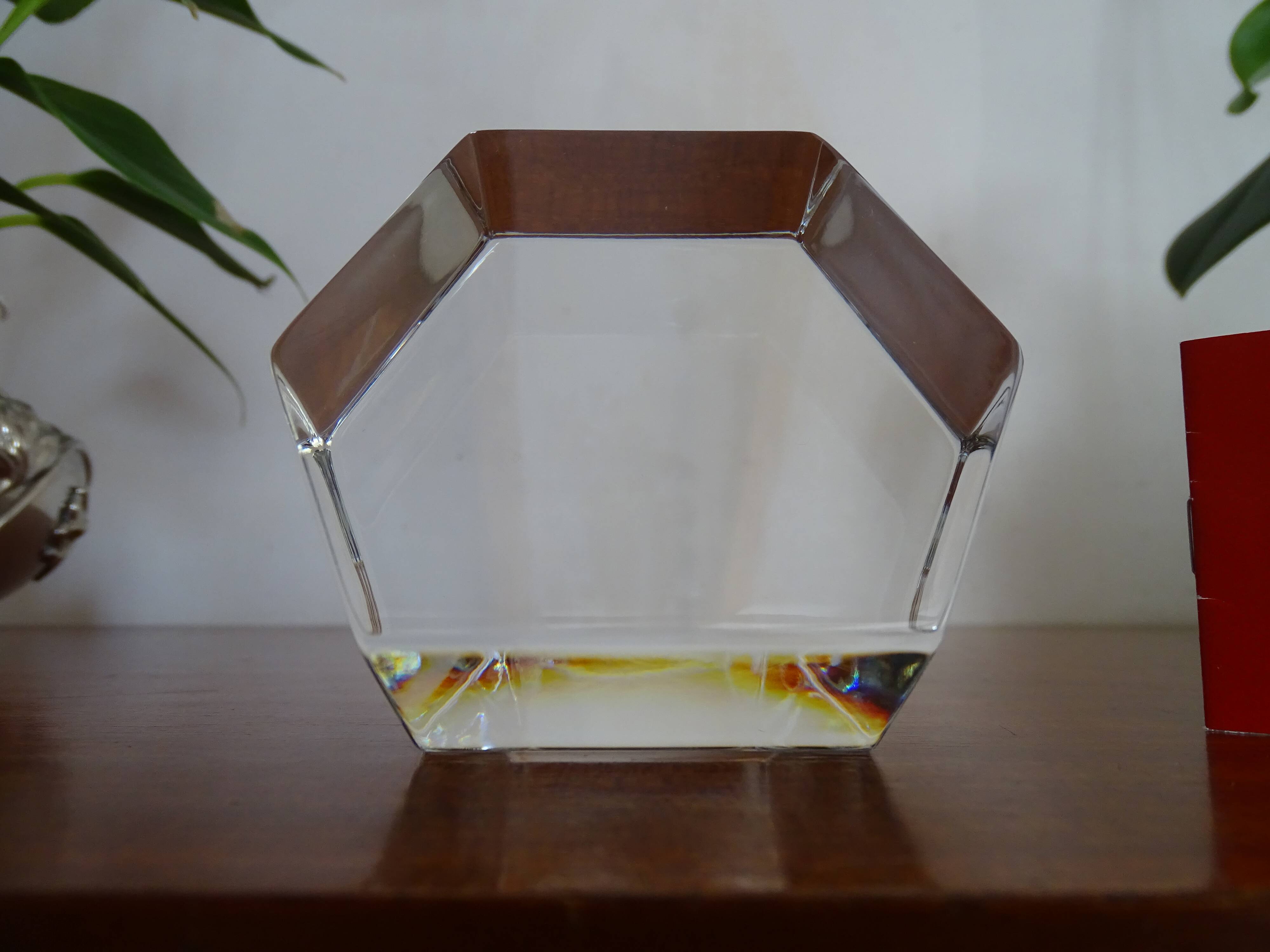 Baccarat crystal paper press - Signed hexagonal block