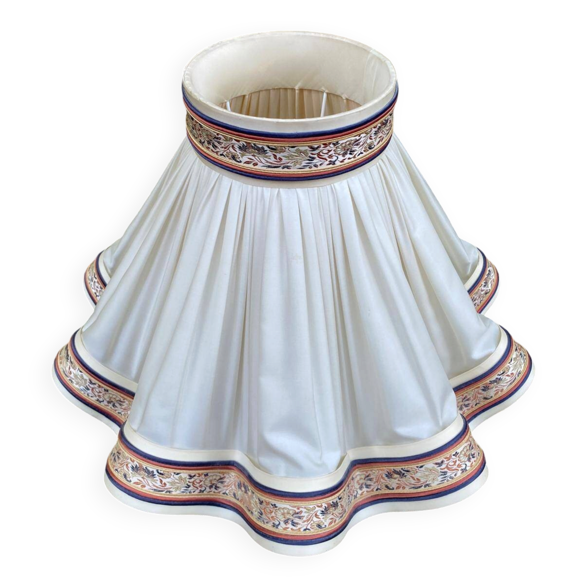 Vintage pleated scalloped lampshade — Cream fabric & floral embroidered trim