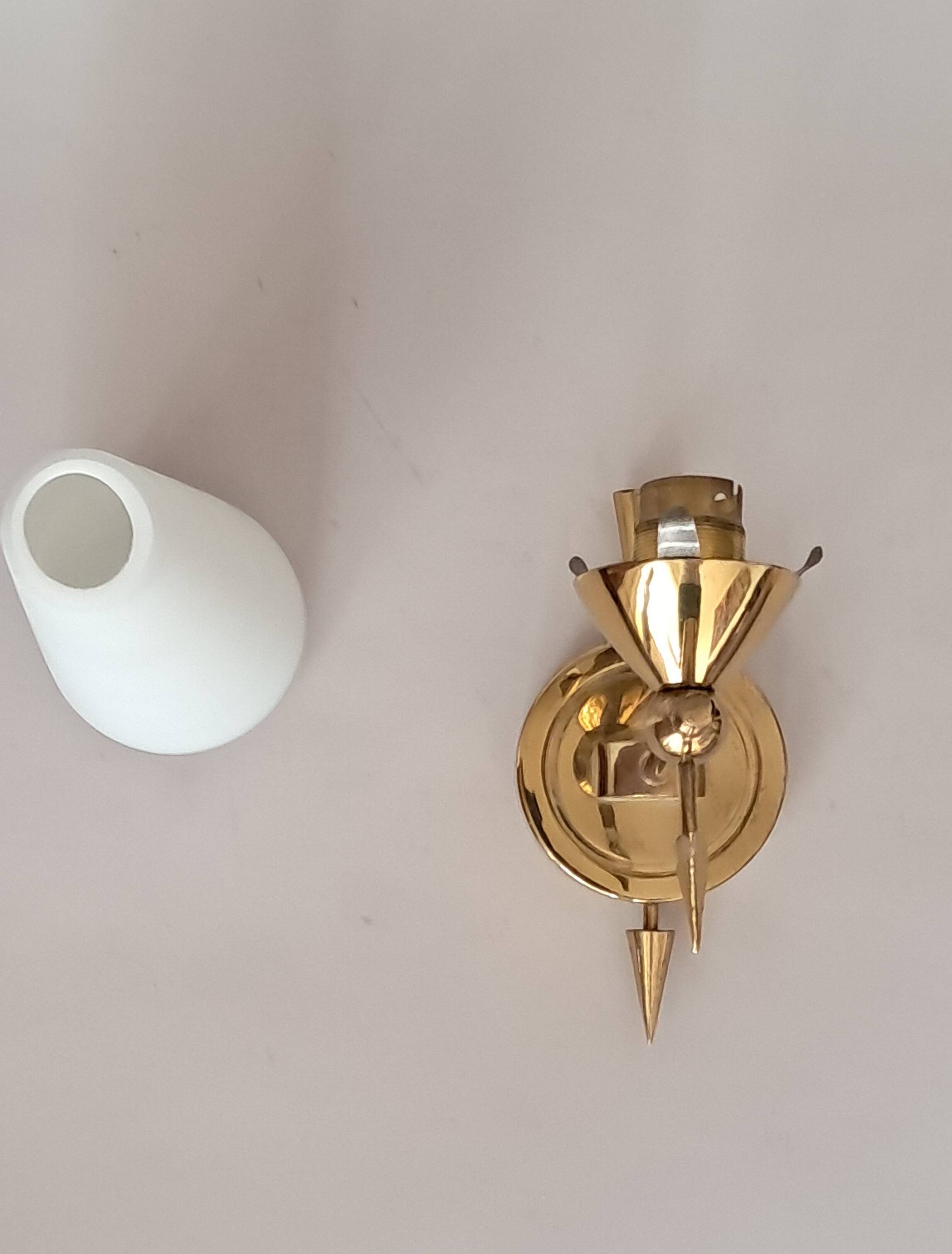 Wall lamp in gilded brass and white opaline, 1960.