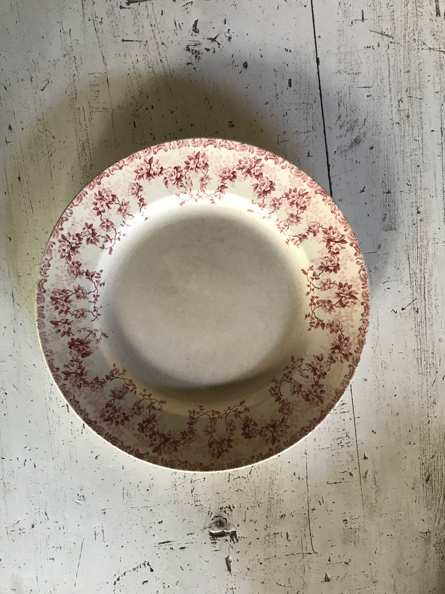 Round red dish Terre de Fer, Boulenger Choisy the King