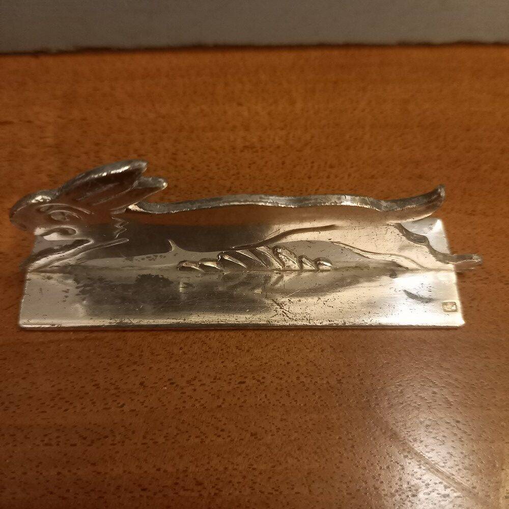 21 animal knife holders