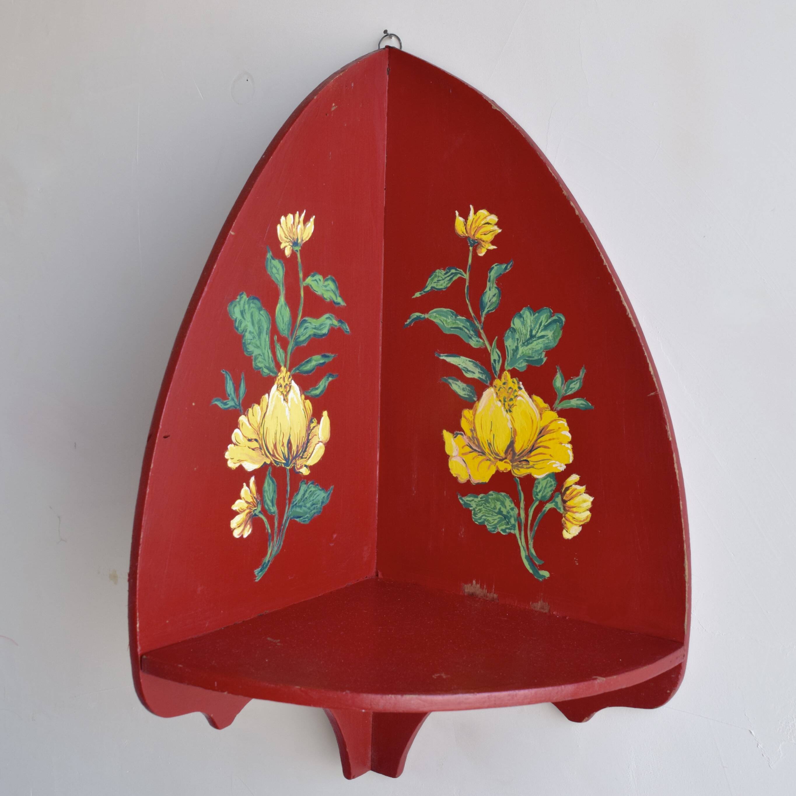 Vintage mail holder and matching plant holder in red painted wood - floral decor - 1970s
