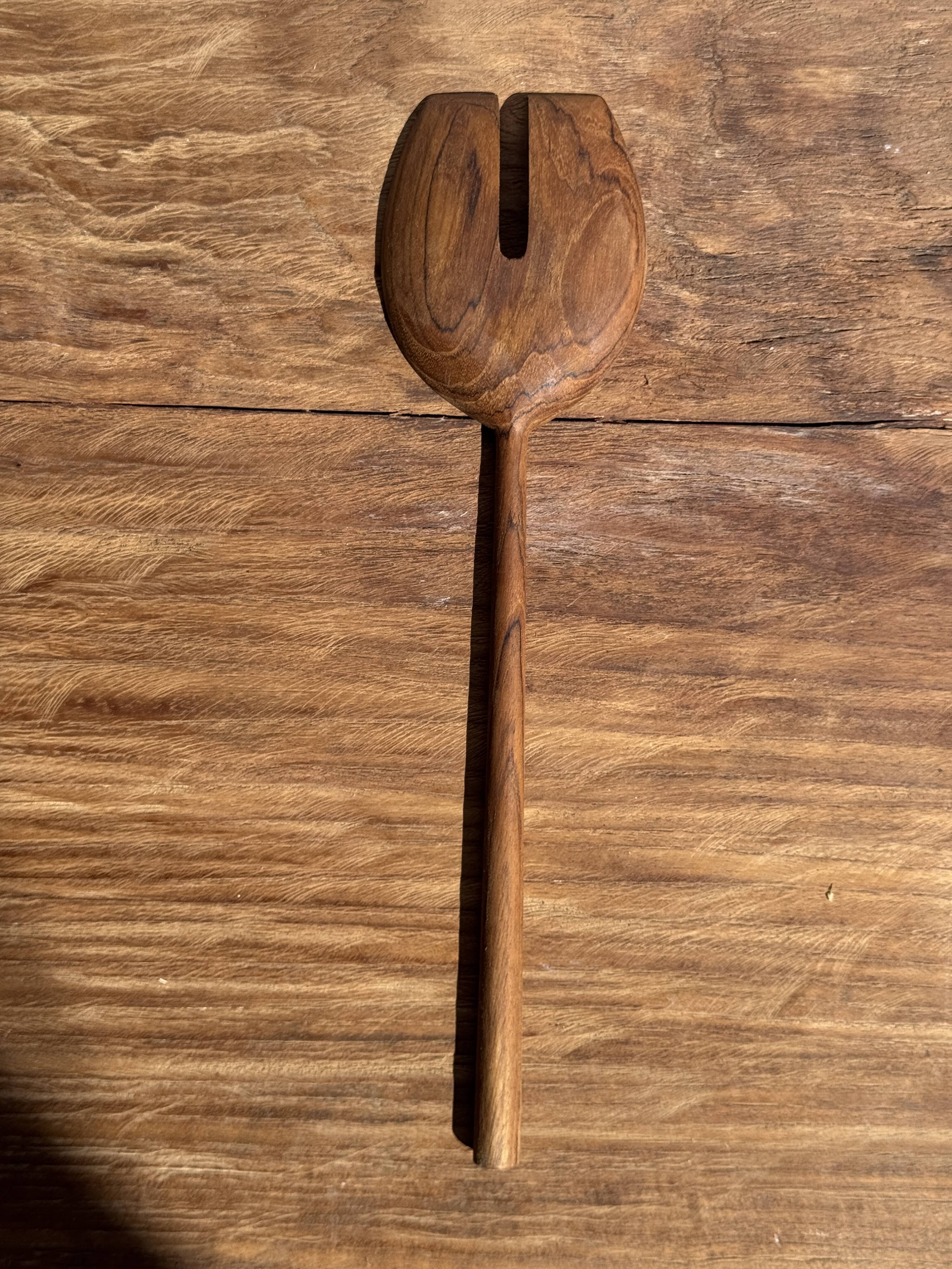Salad server or flat-ended slotted spatula in teak L30 D9x8