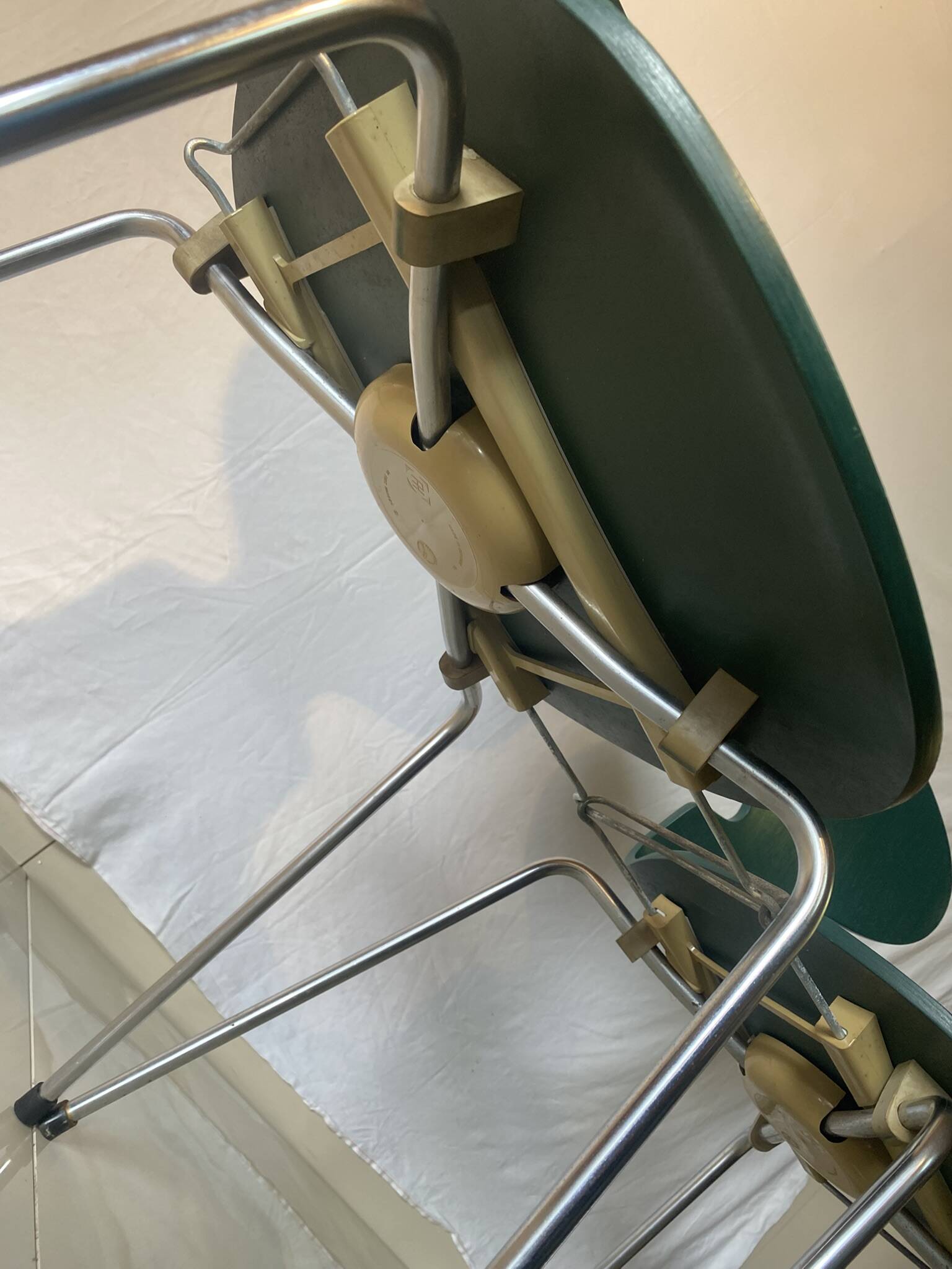 Set of 6 “Ant” chairs in dark green – Arne Jacobsen for Fritz Hansen