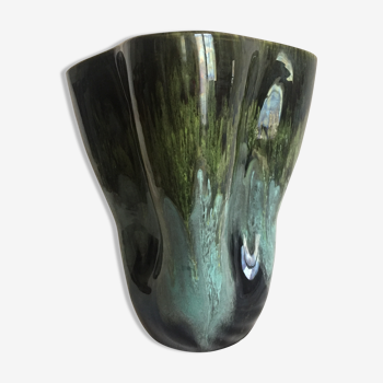 Imposing ceramic vase