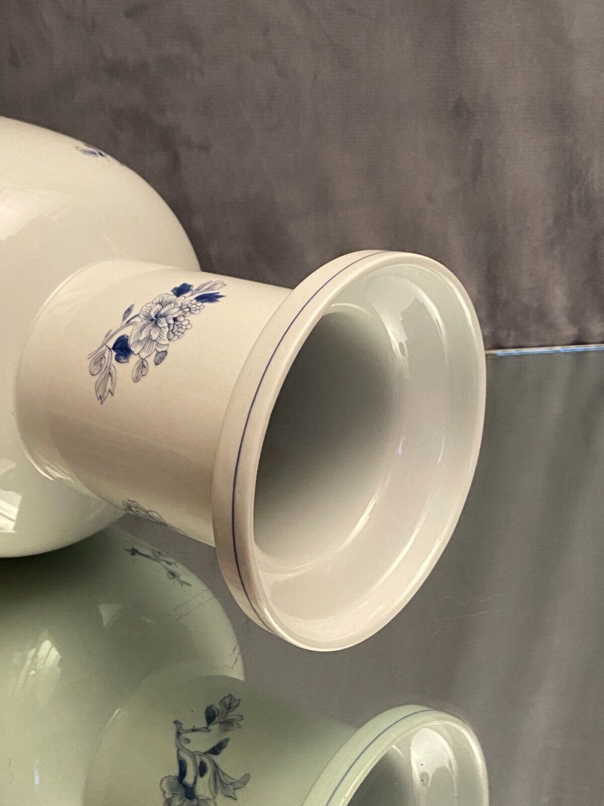 Vase with Far Eastern porcelain decoration from Portugal Vista Alegre