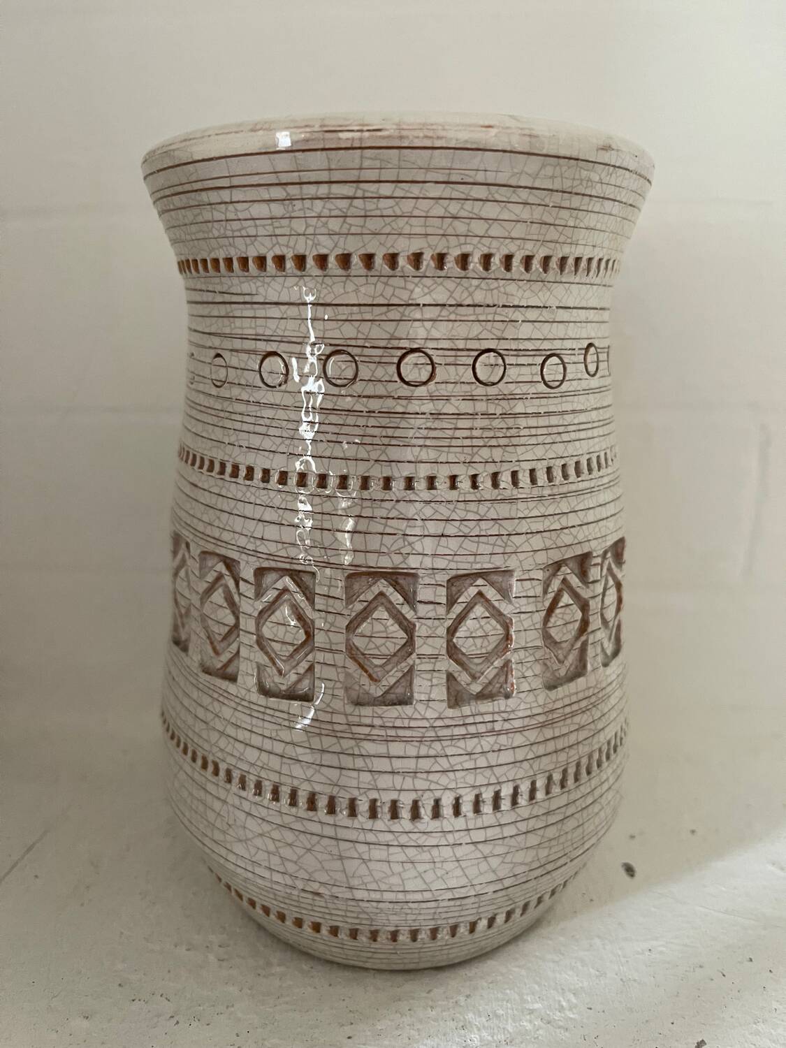 Cracked ceramic vase after Jean Besnard