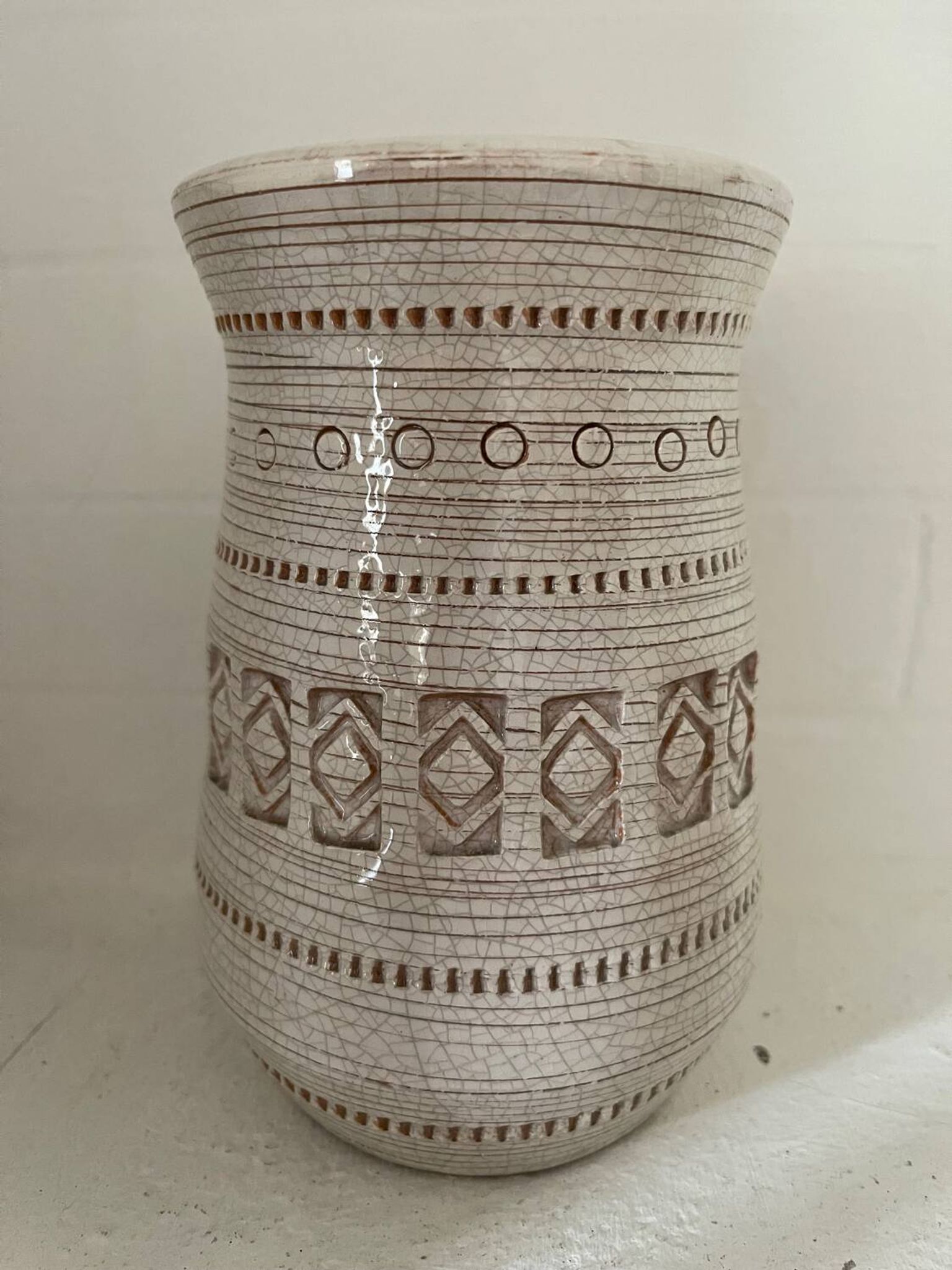 Cracked ceramic vase after Jean Besnard