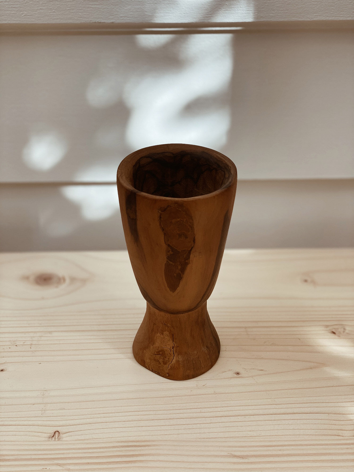 Vase en bois