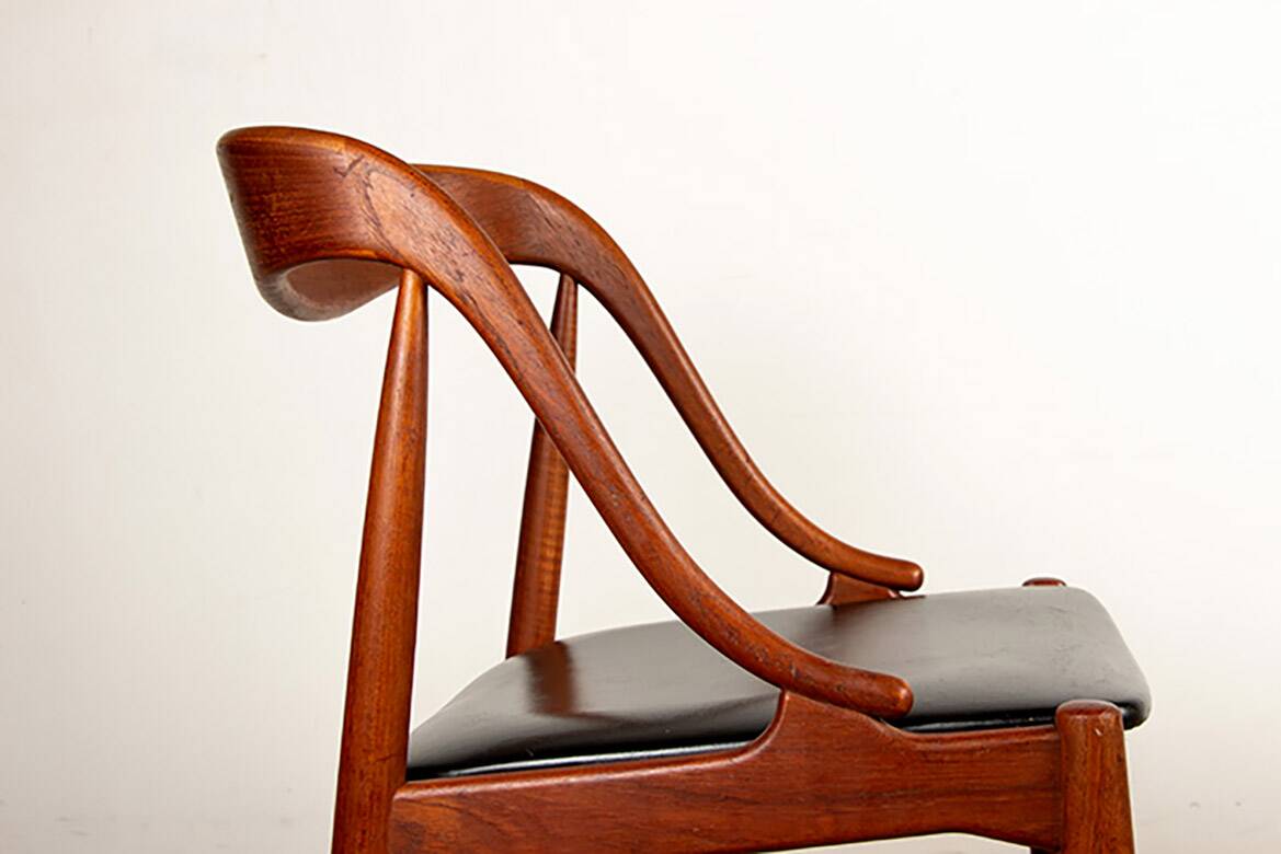 Set of 6 Danish chairs in teak and skai, model 16, Johannes Andersen.