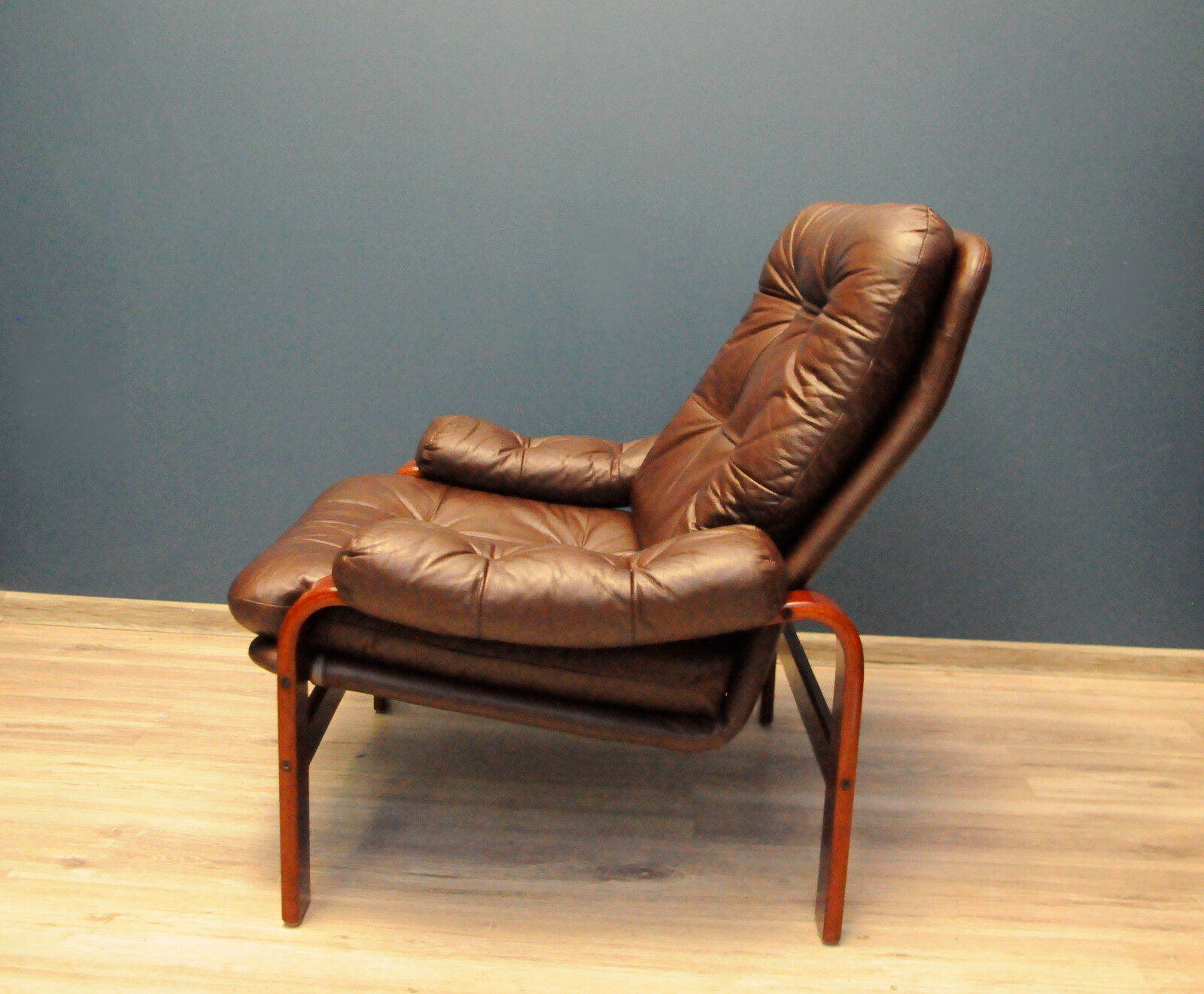 Fauteuil en cuir scandinave Gota Mobler