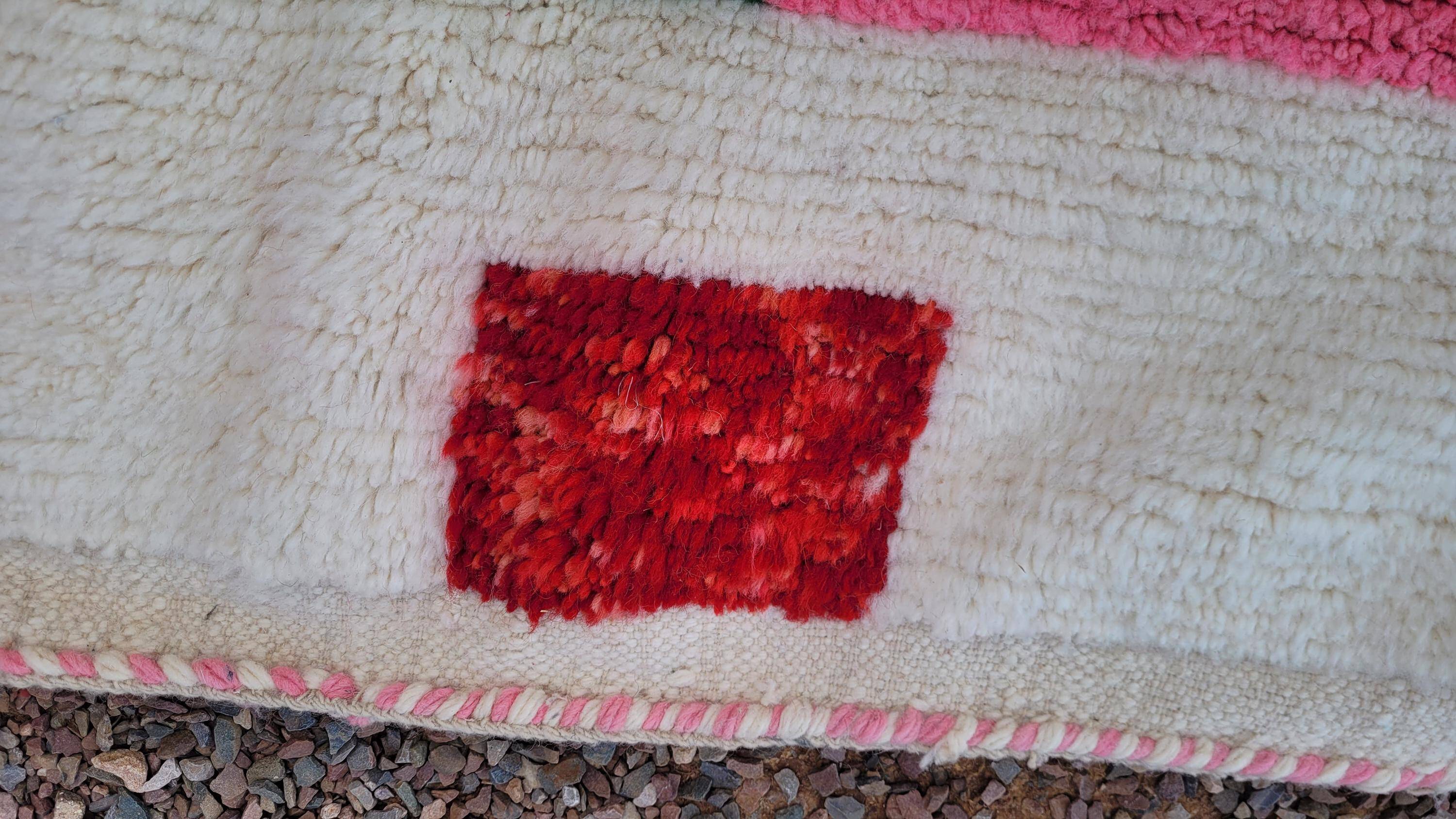 Moroccan rug in natural wool 2.5x1.5 m