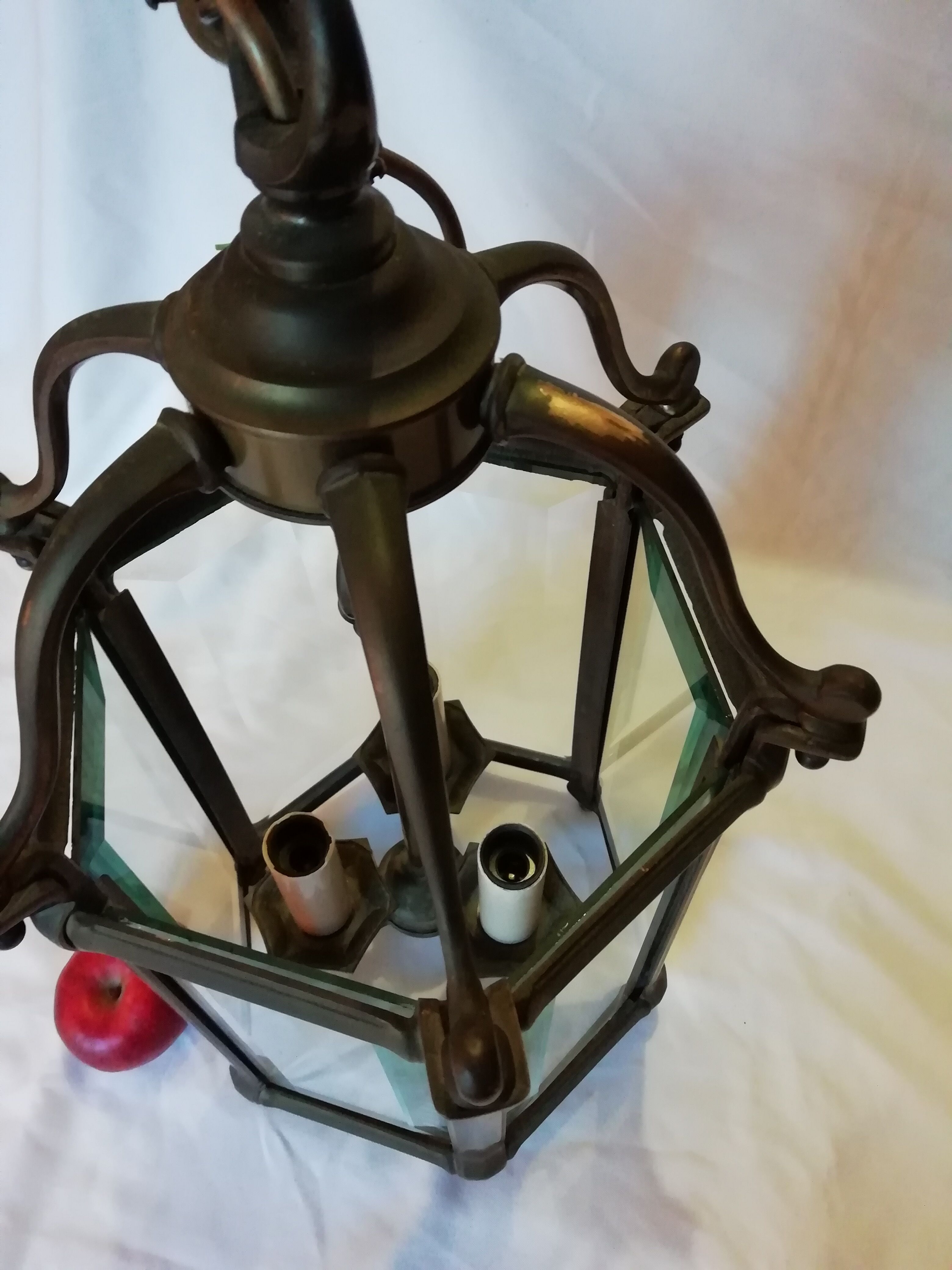 Lanterne hexagonale à 3 lumières en bronze et verres biseautés.  XIXéme