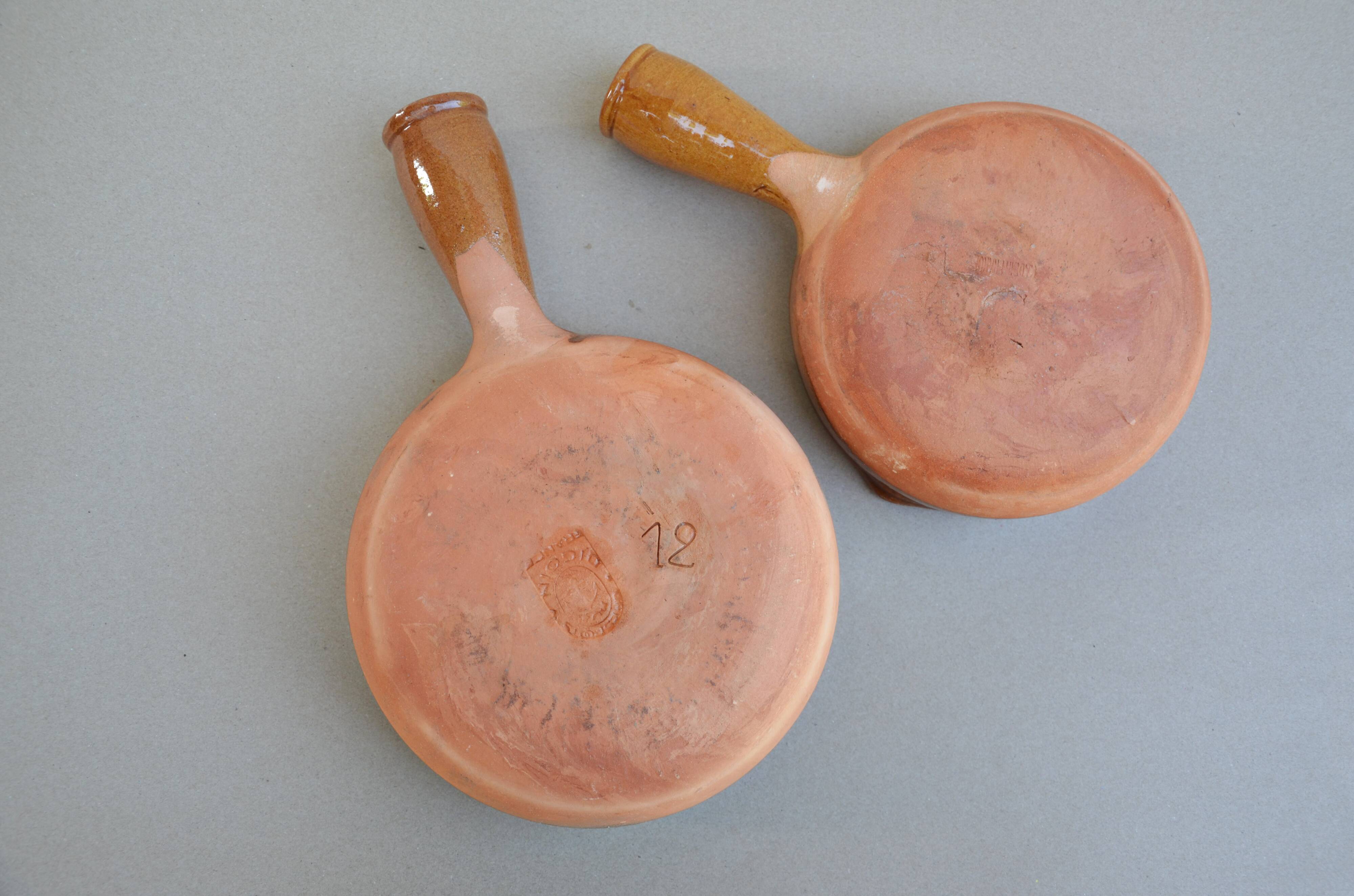 Flat glazed earthenware fondue pot