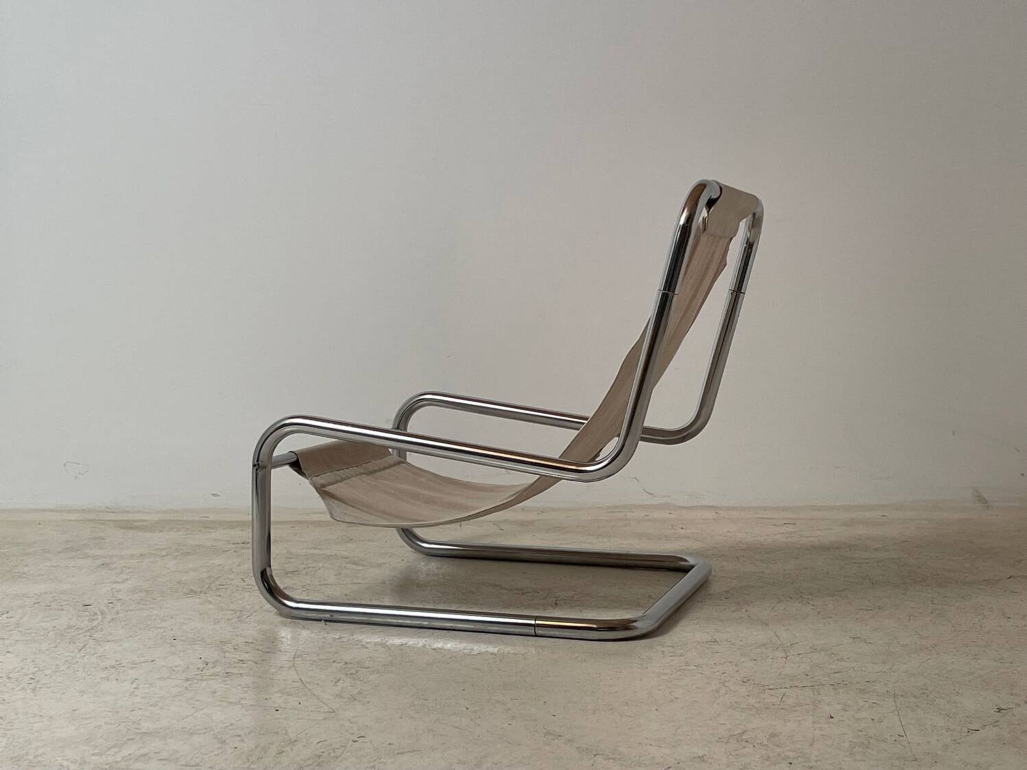 Paire de chauffeuses cantilever 1970