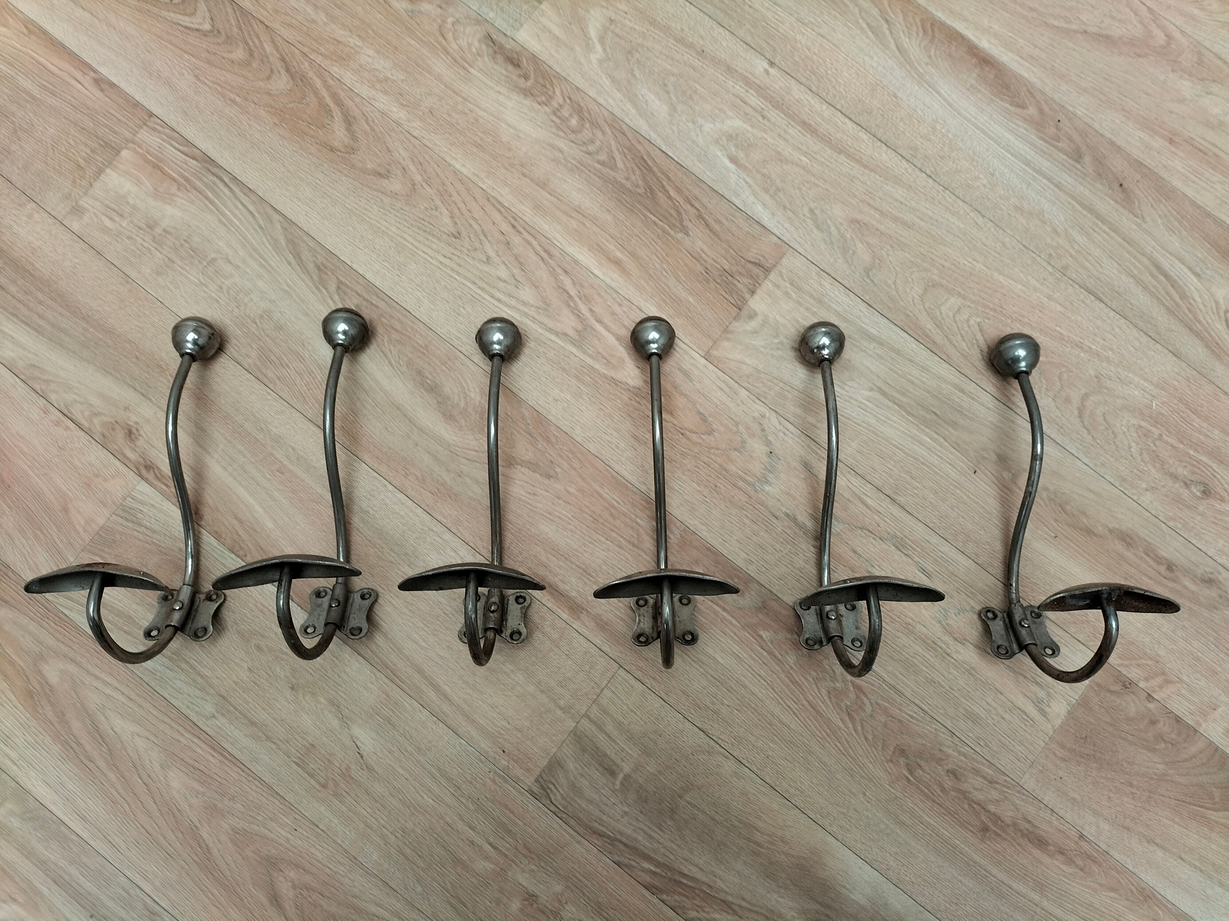Series of 6 hooks