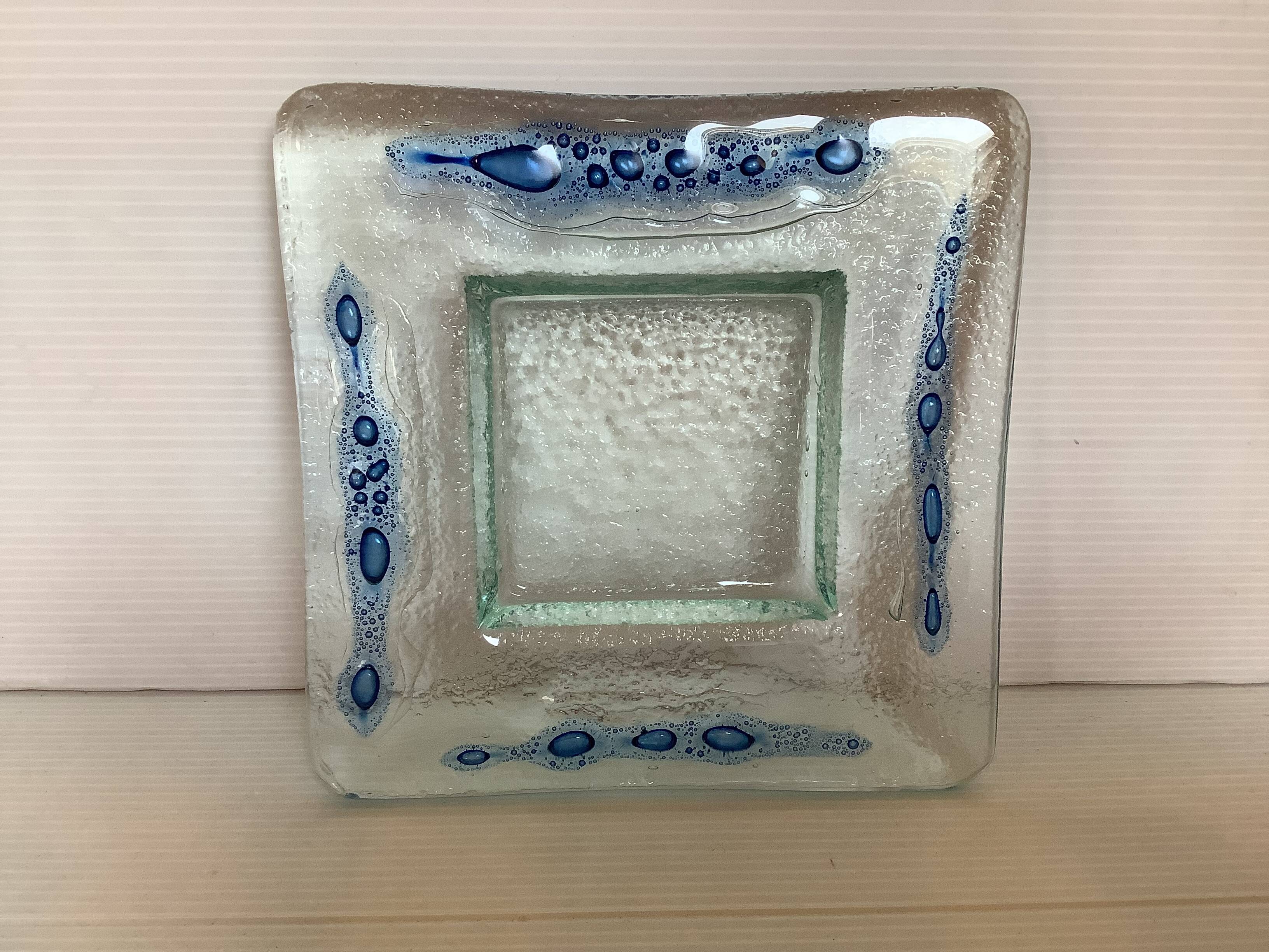 Blue glass paste pocket emptier