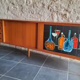 Vintage row with sliding doors and ceramic decoration