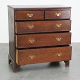 Commode anglaise ancienne dotée de 5 tiroirs et d'une patine