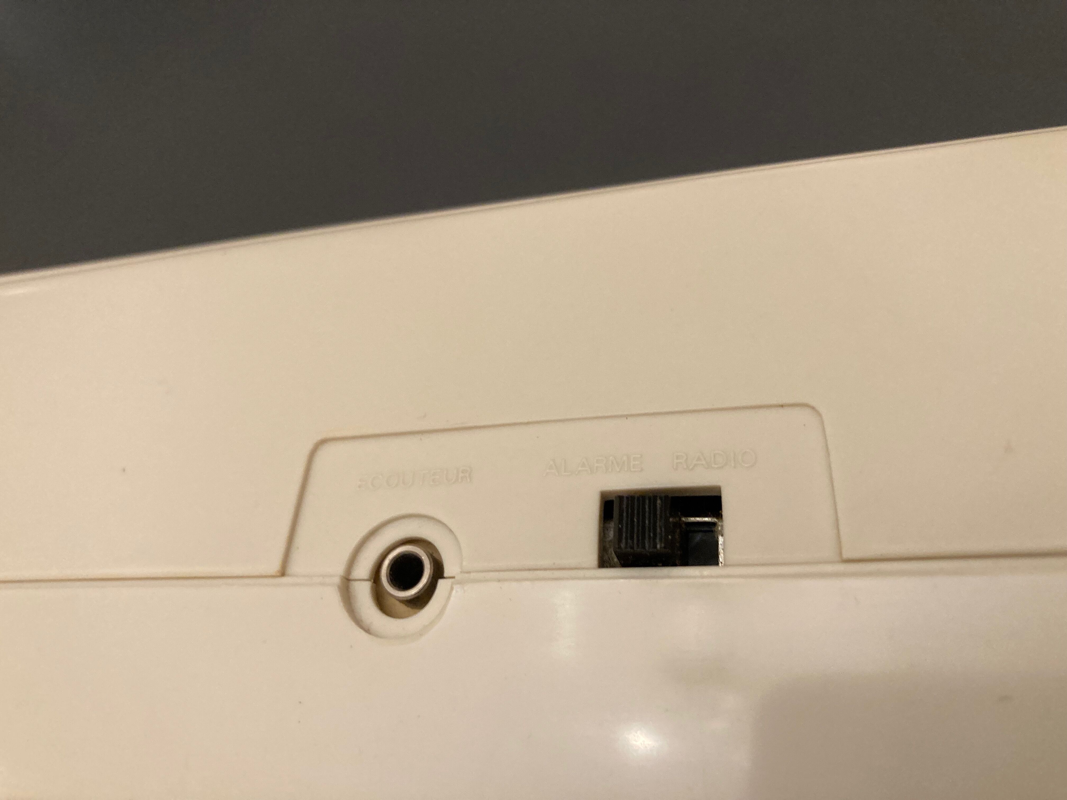 Radio vintage reveil a unfolding Continental Edison 1973