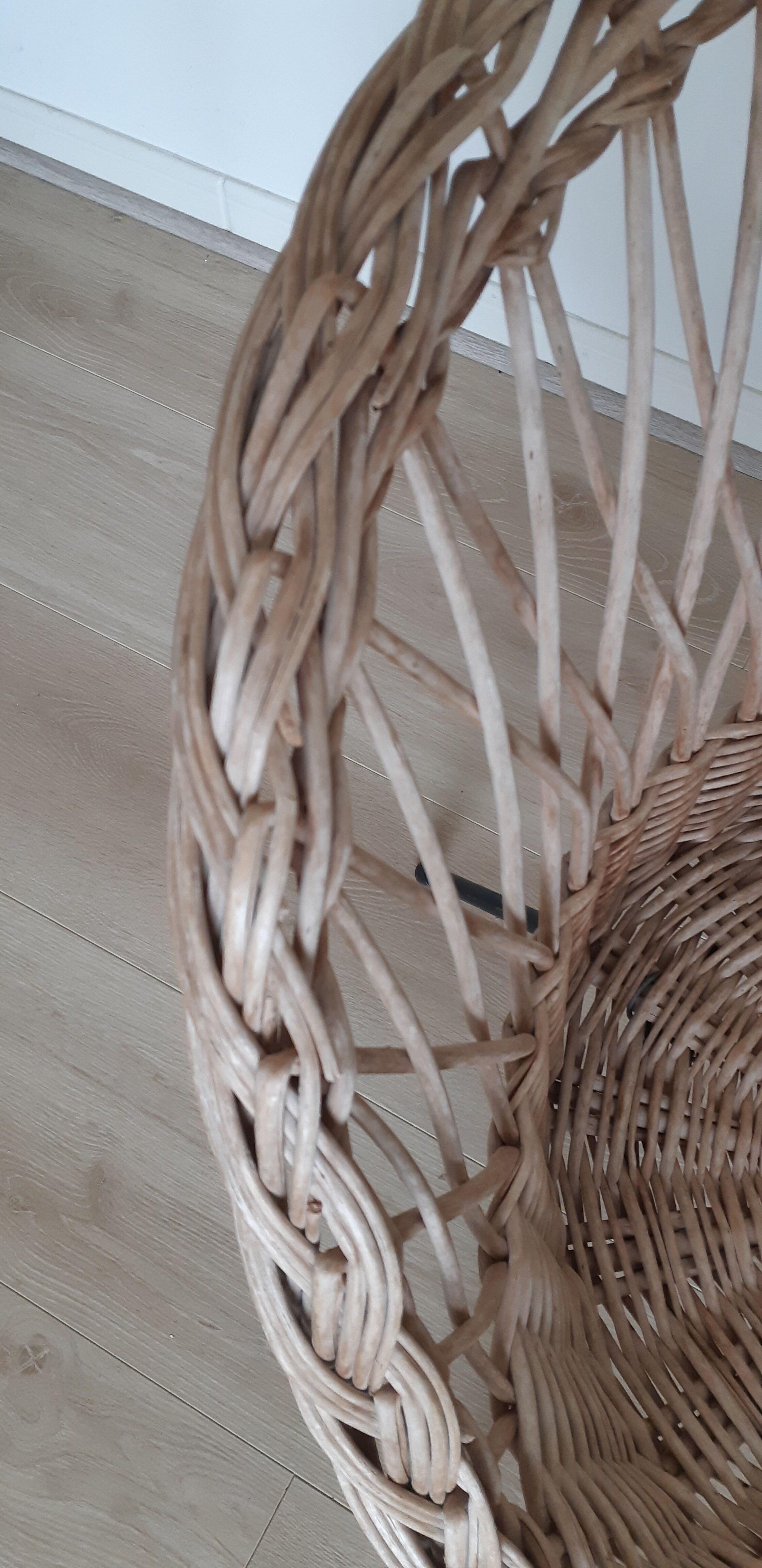 Adult rattan armchair metal feet