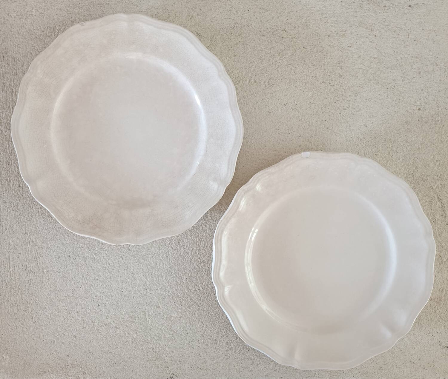 Set of 4 Sarreguemines ivory plates
