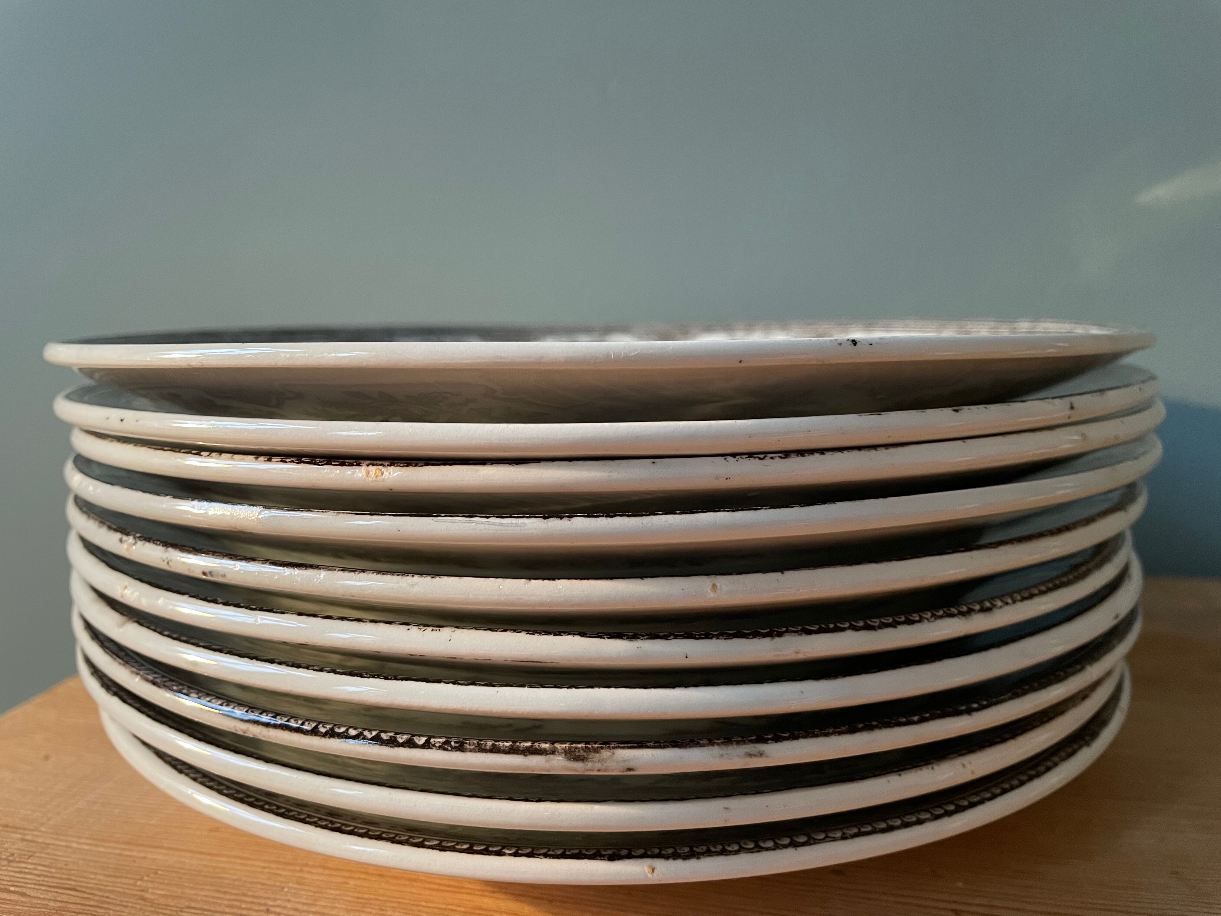 Set of 10 flat plates Terre de Fer Faïence d'Onnaing, model Roses-Mousses