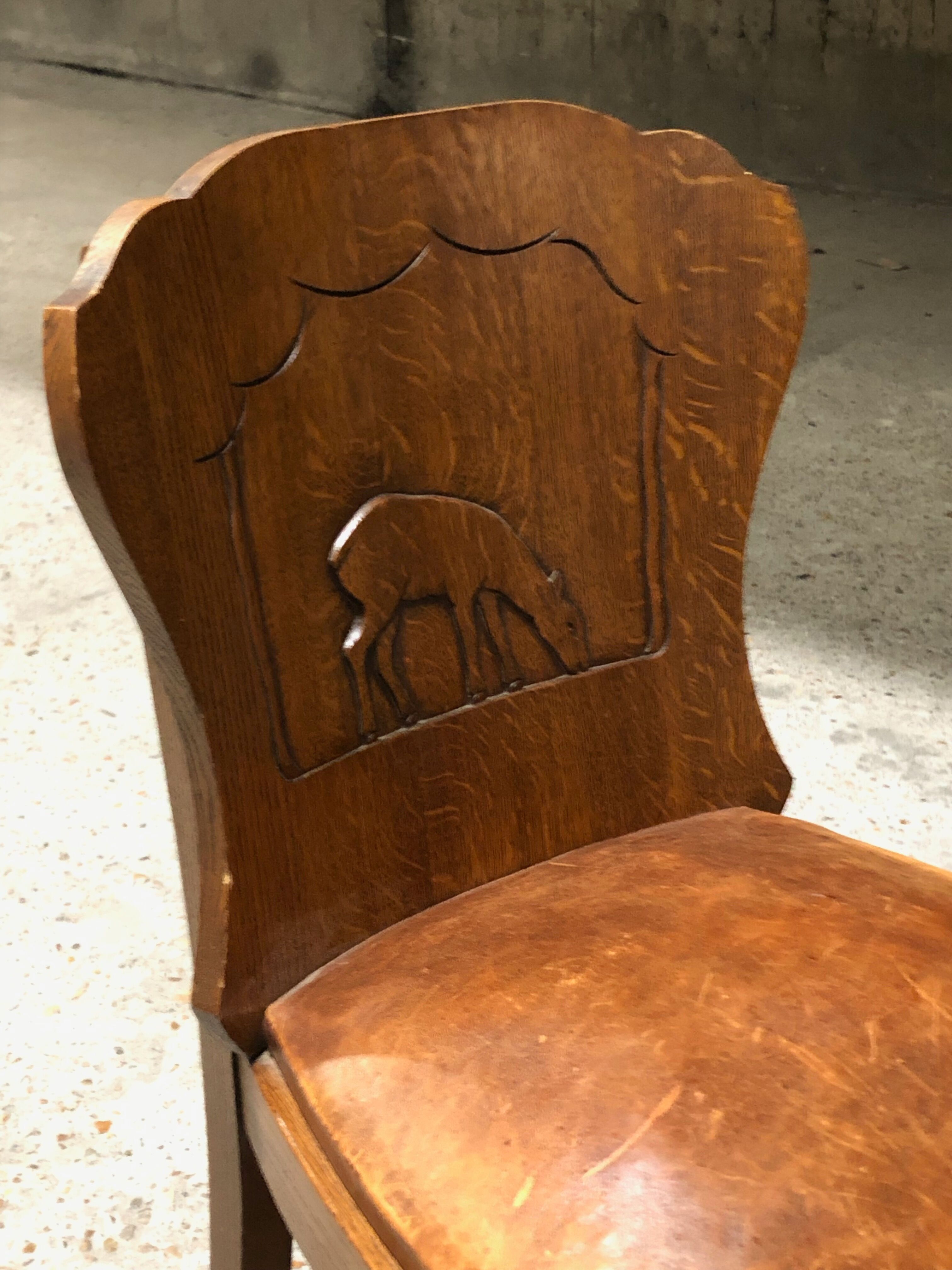 Set of 6 vintage solid wood chairs with animal motif on the back and leather seat