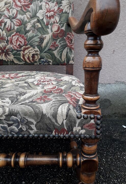 Paire de fauteuils style  Louis XIII