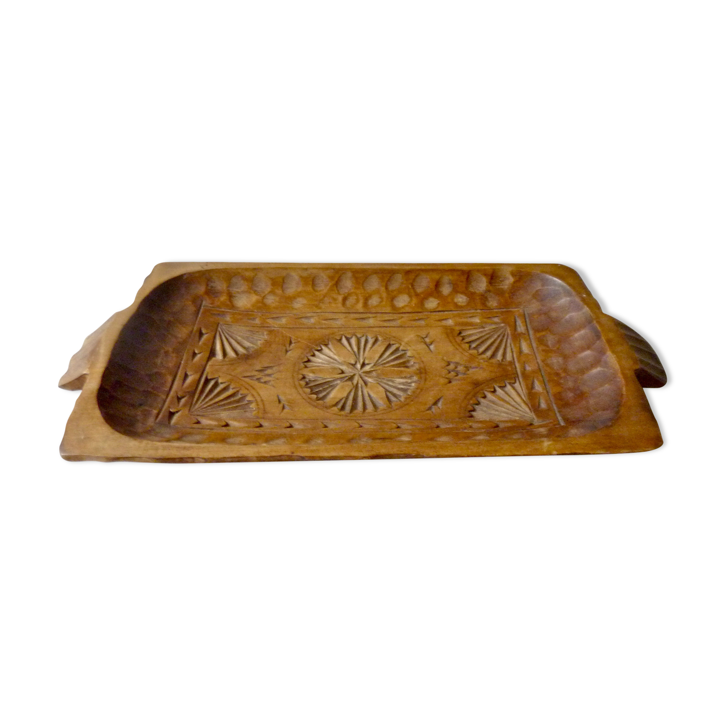 Bread basket, wood carved with gouge, Mountain