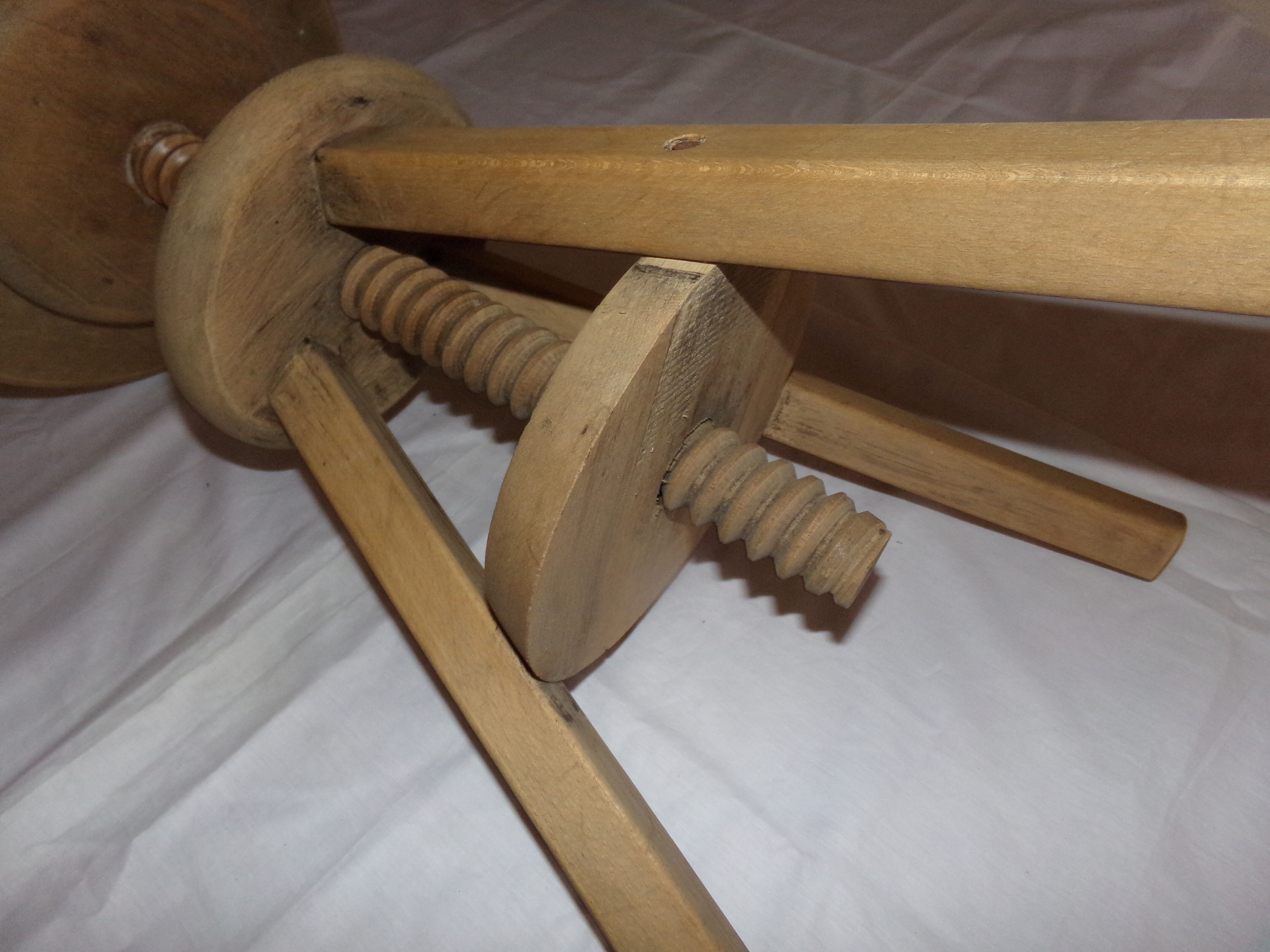 Wooden screw adjustable height stool