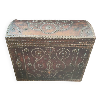 Ancien coffre en bois et cuir