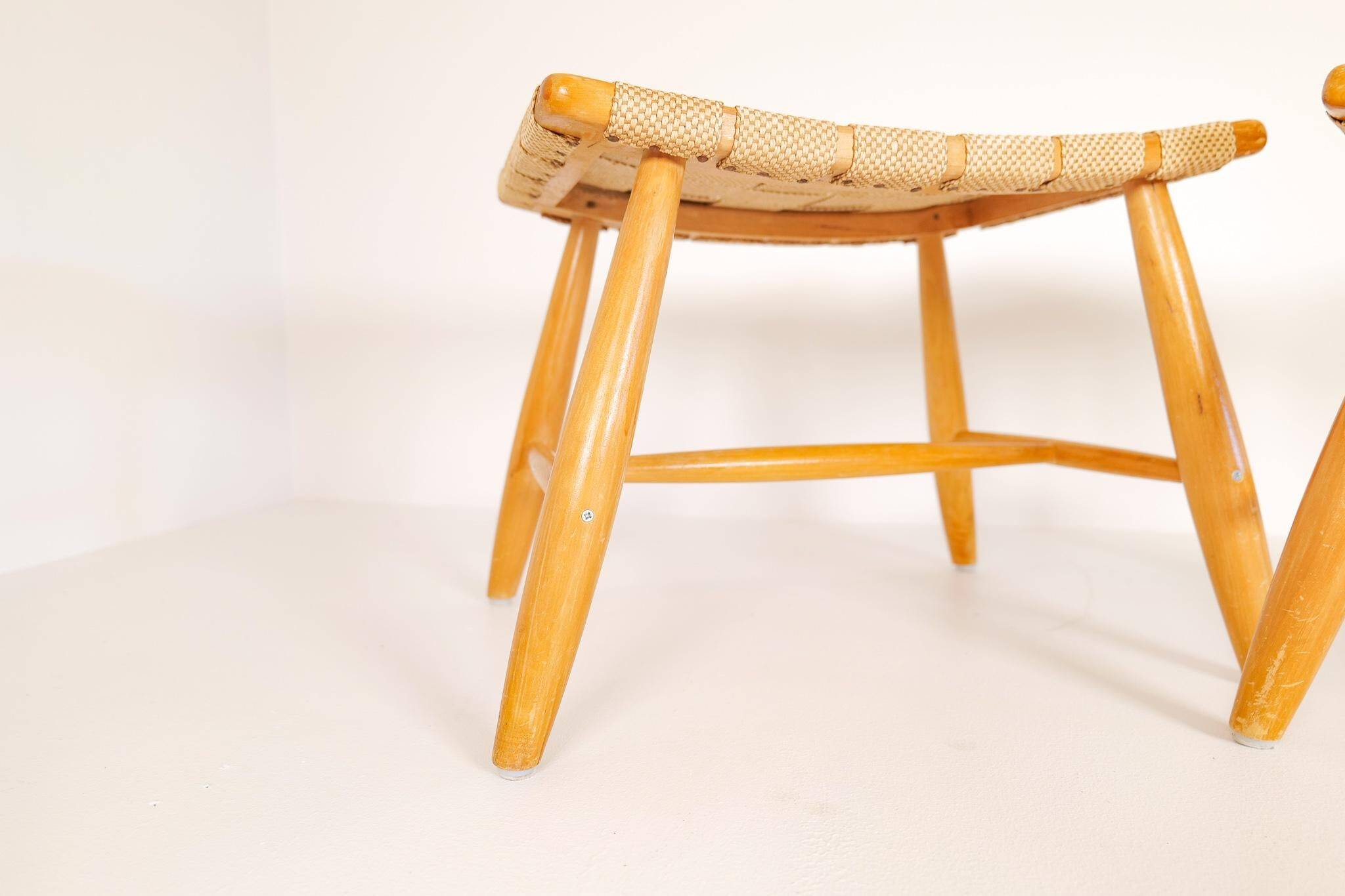 Pair of Swedish stools from the 1960s in lacquered birch, mid-century style.