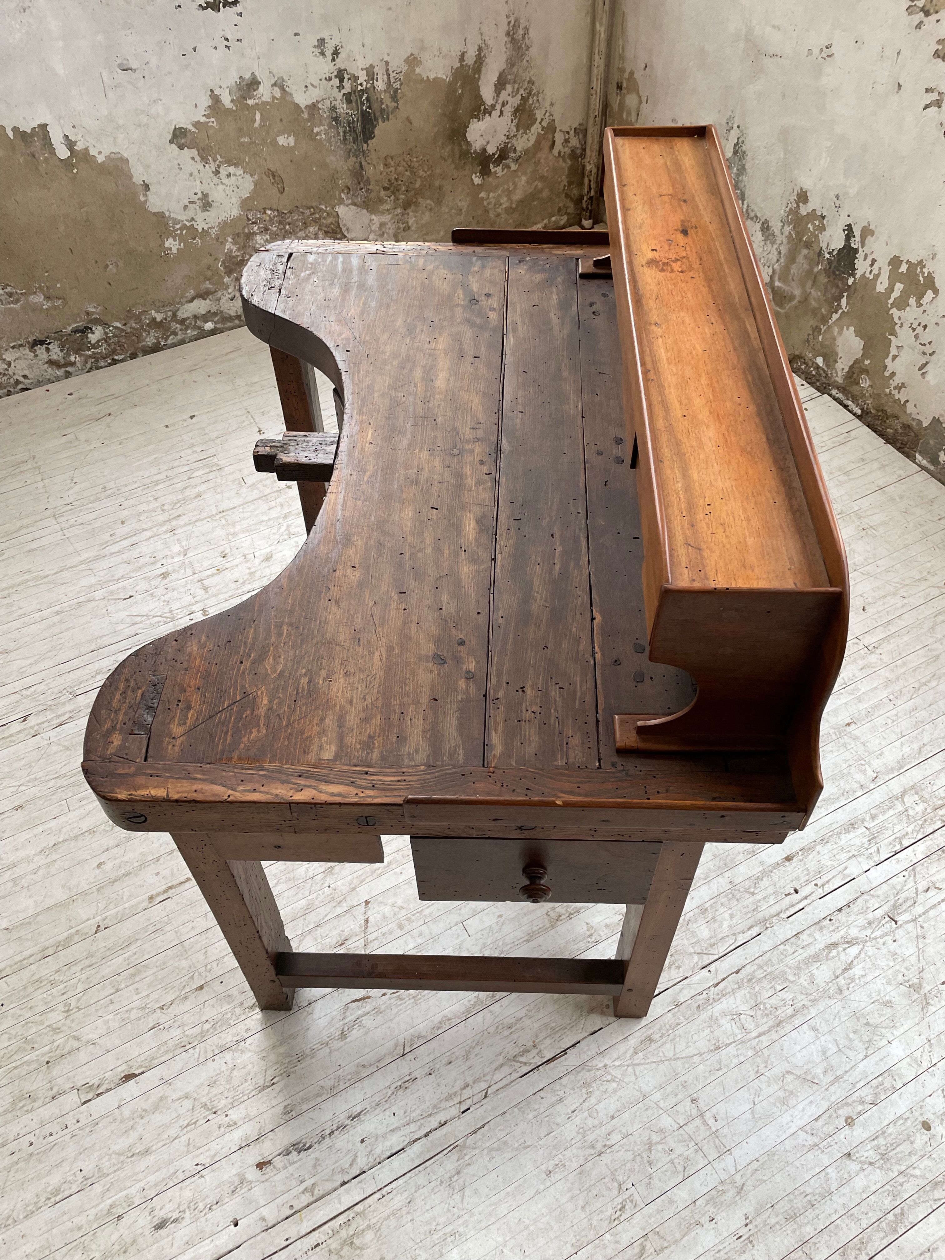 Establishment of jeweler XIXth oak