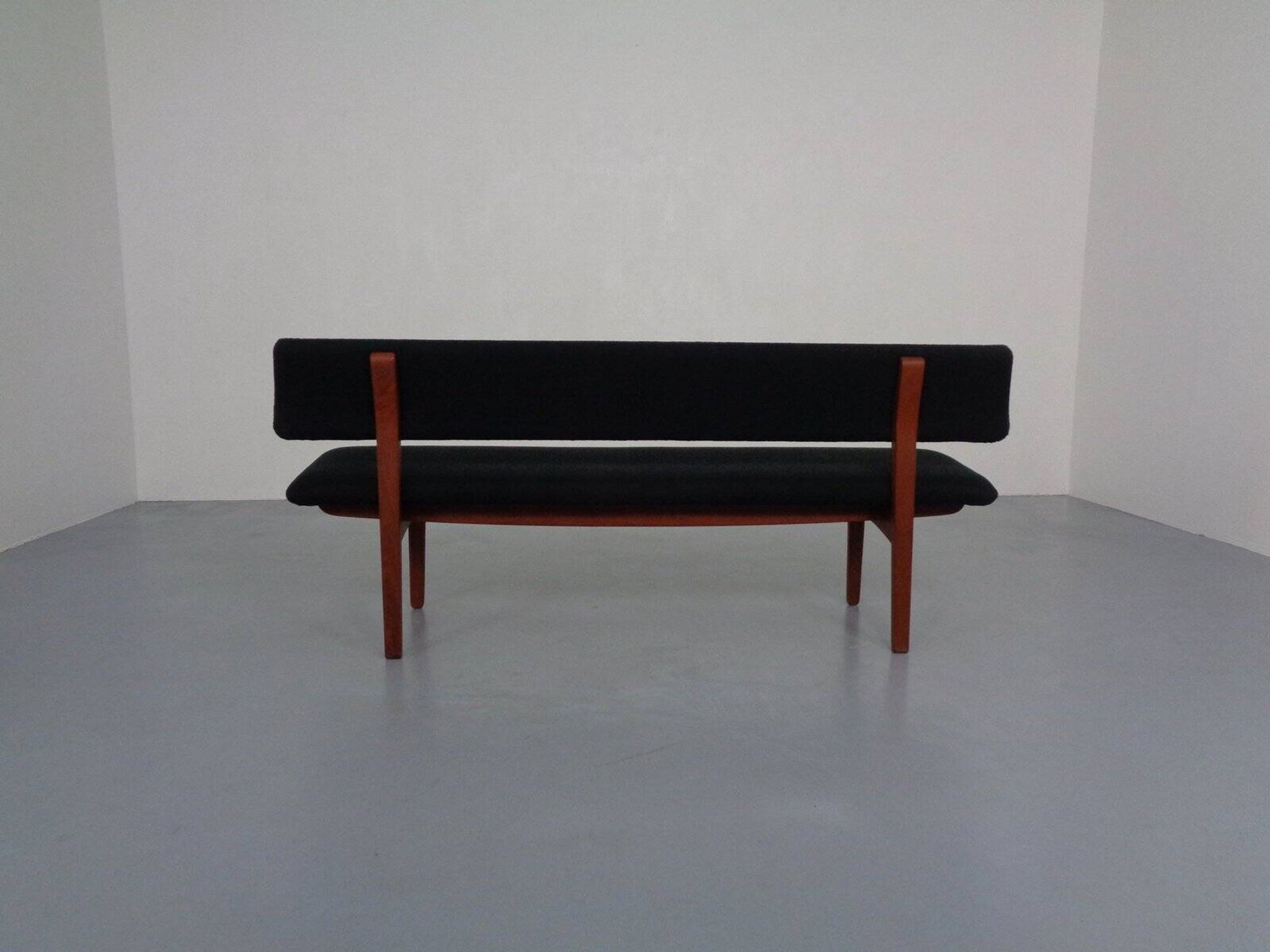 Large teak bench by Aksel Bender Madsen & Ejnar Larsen for Næstved Møbler, Denmark, 1950s.