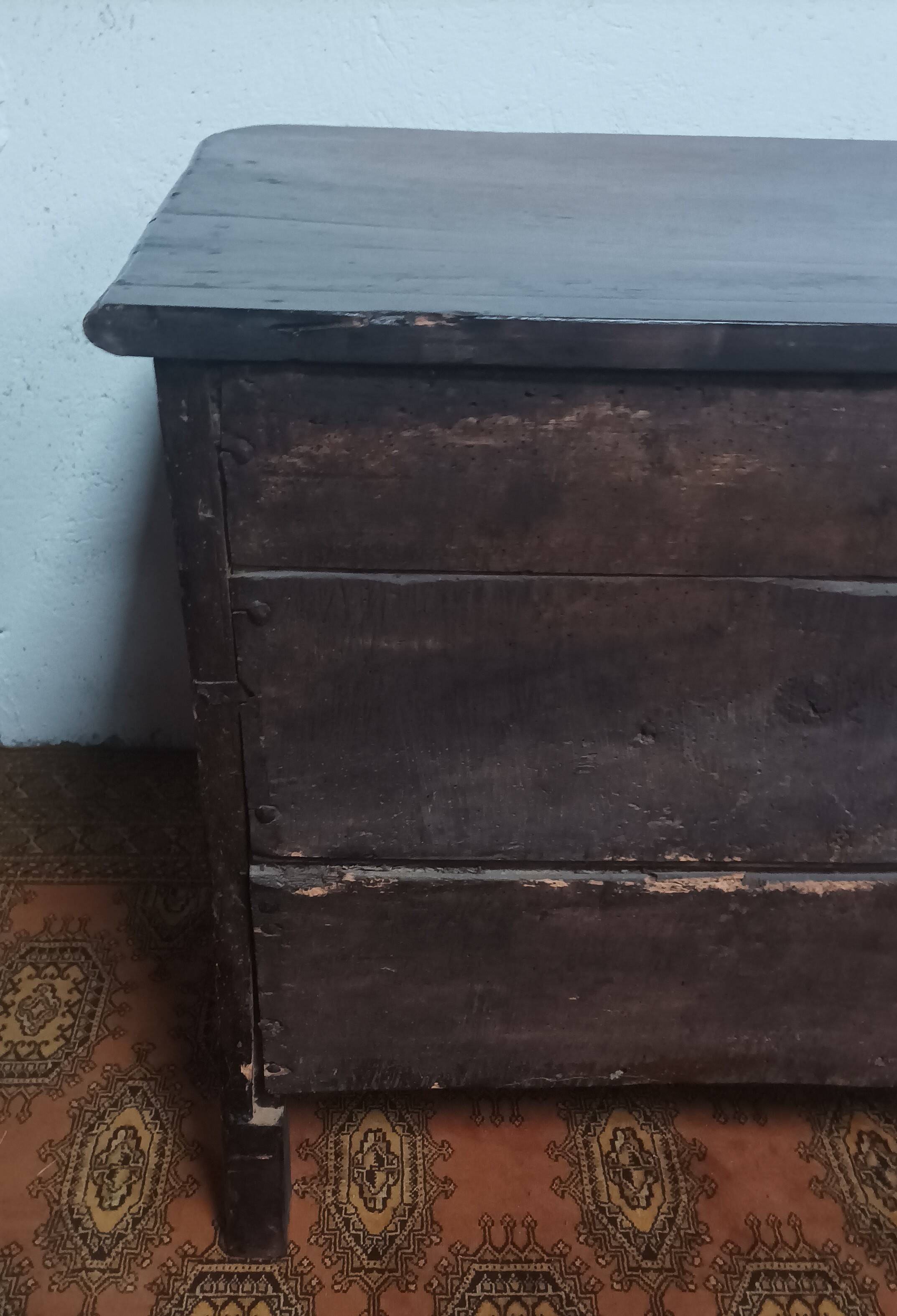 Grande commode sauteuse époque 18ème