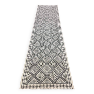 Handmade gray and white mergoum hallway rug in natural wool