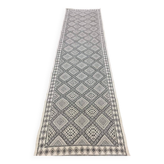 Tapis couloir mergoum gris et blanc fait main en laine naturelle