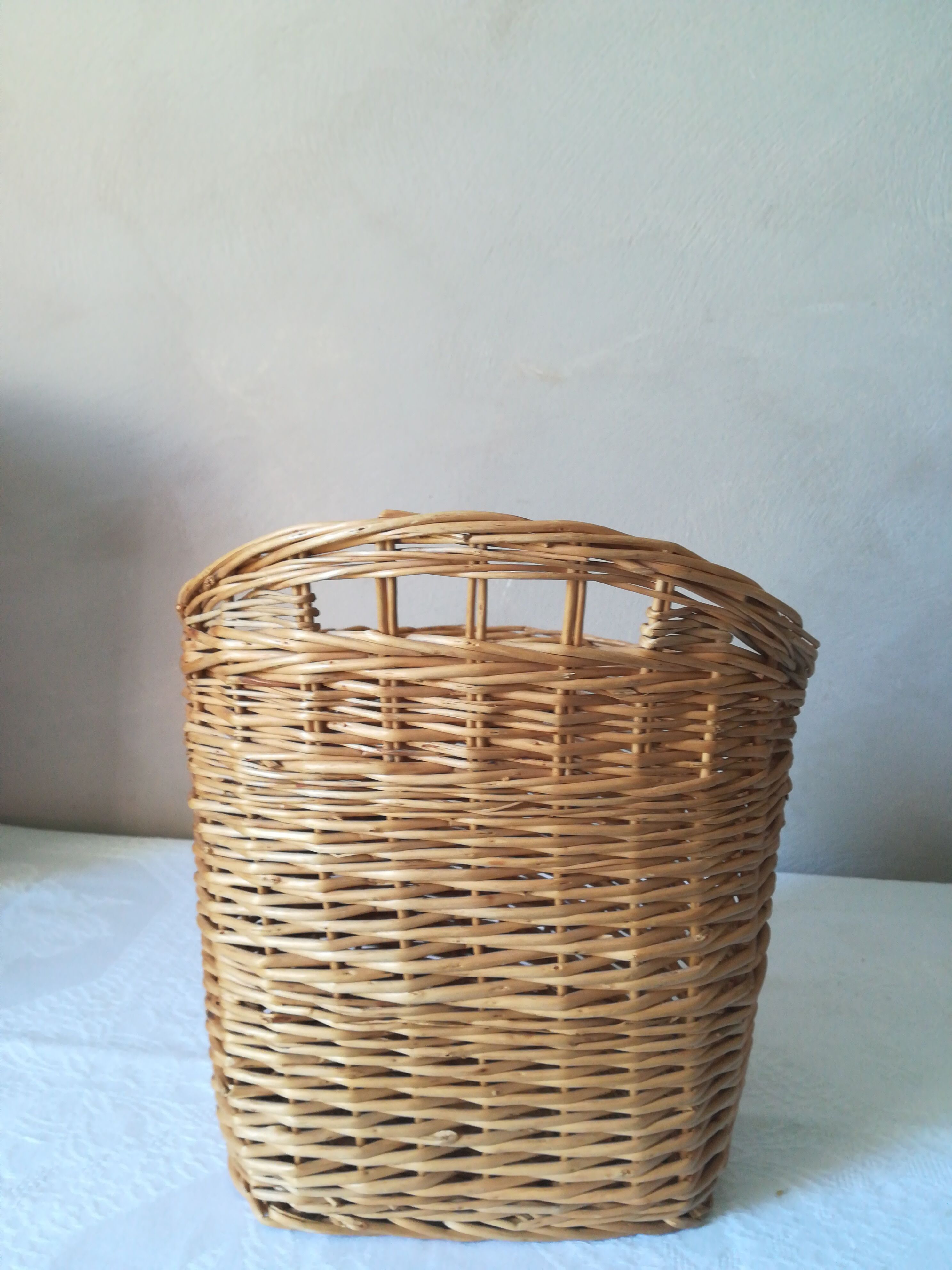 Wicker wall basket