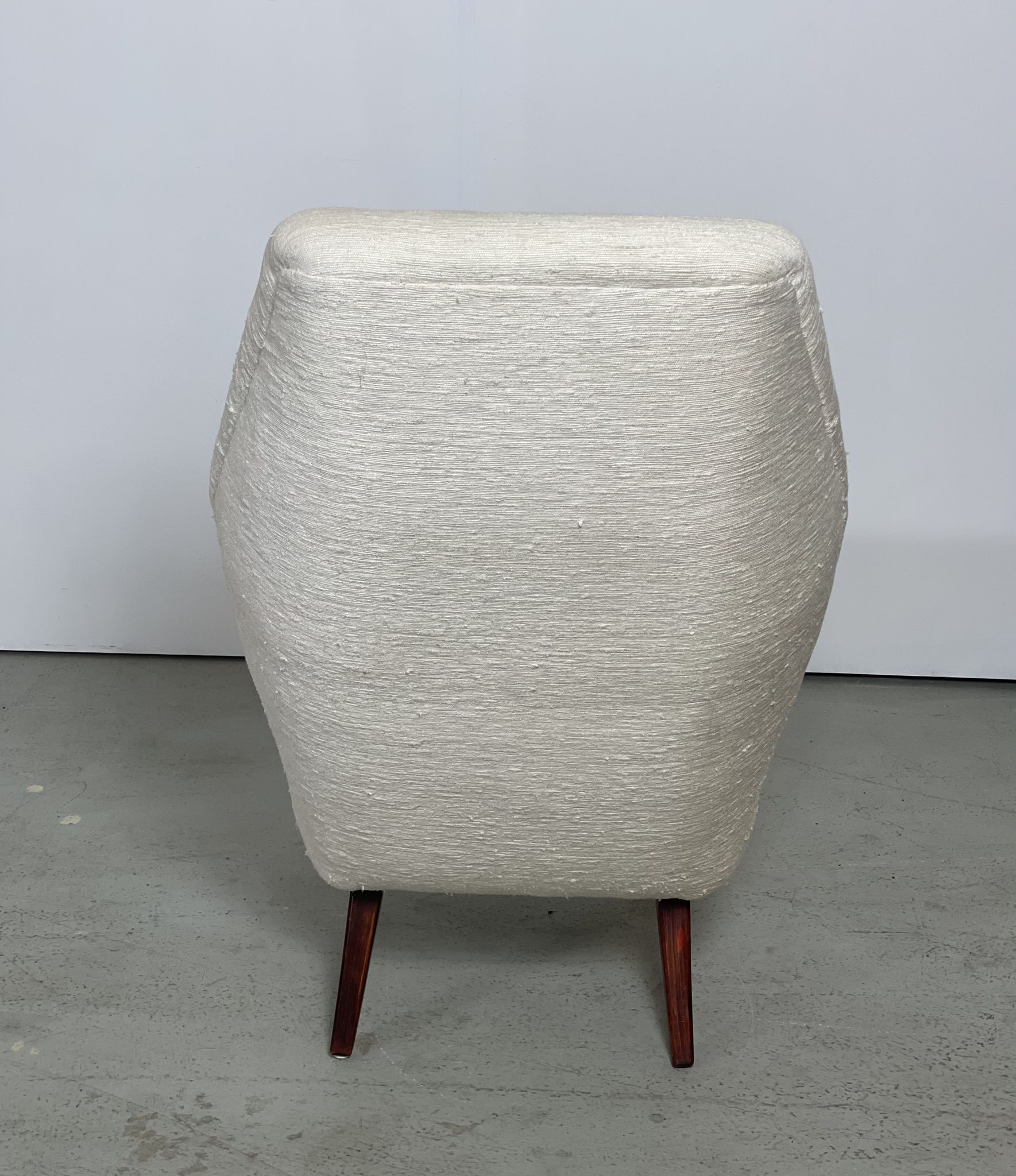 Chaise longue danoise en tissu d’ameublement en soie des années 1940