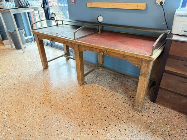 Ancienne table de banque de France debut XXème meuble de metier table
